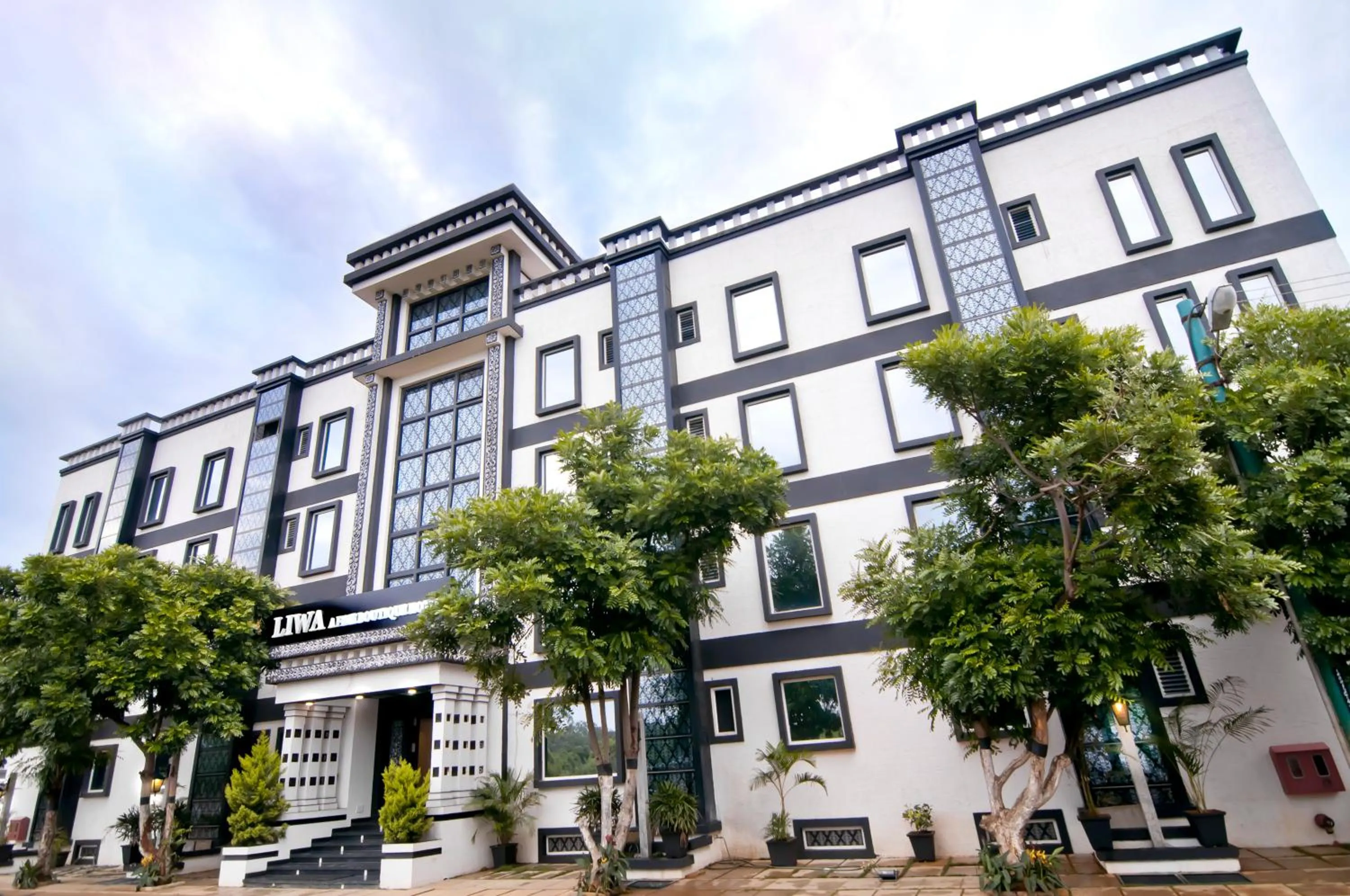 Property building in Liwa - The Transit Hotel, Bengaluru