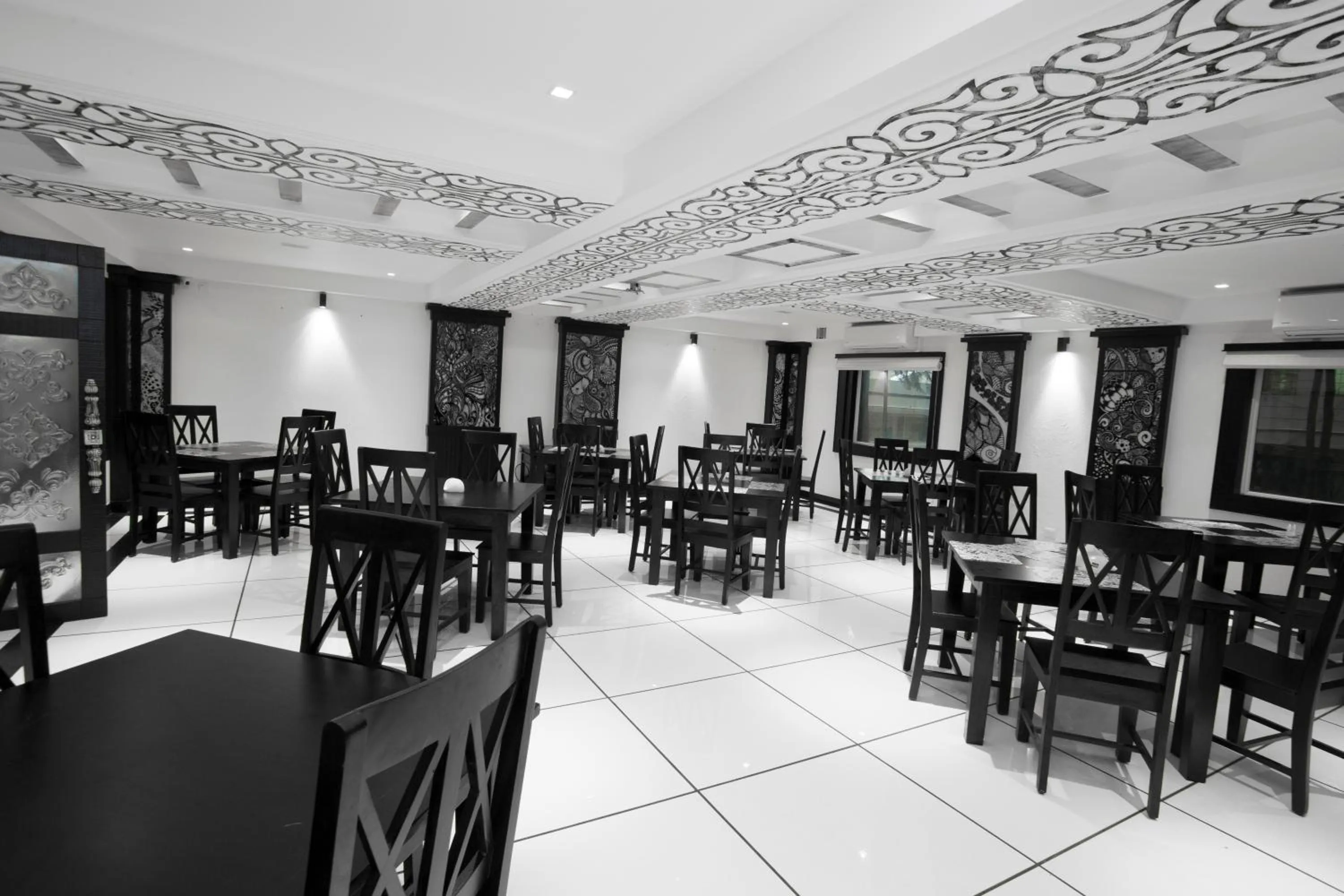 Restaurant/places to eat in Liwa - The Transit Hotel, Bengaluru