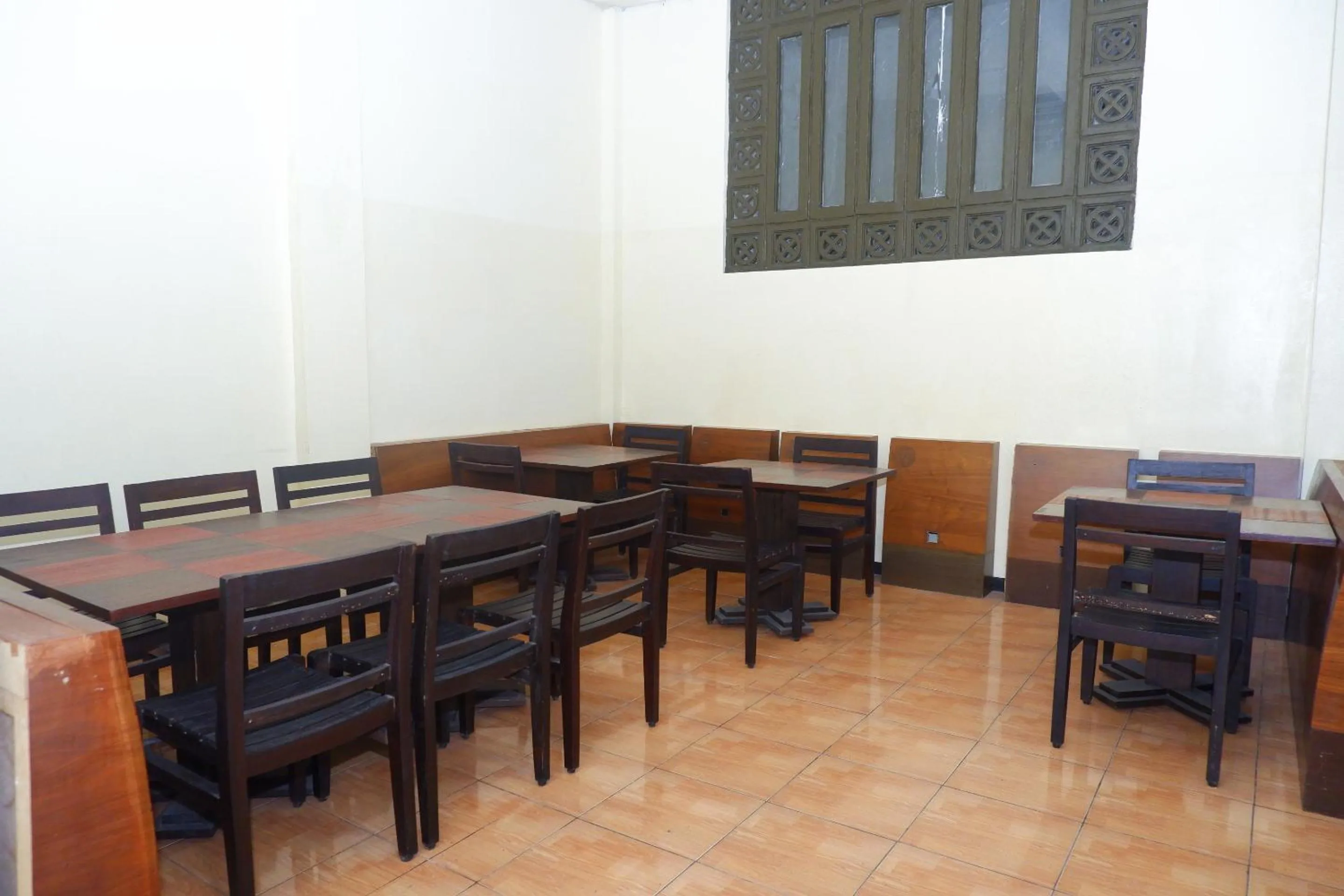 Restaurant/places to eat in Hotel Pelangi Indah