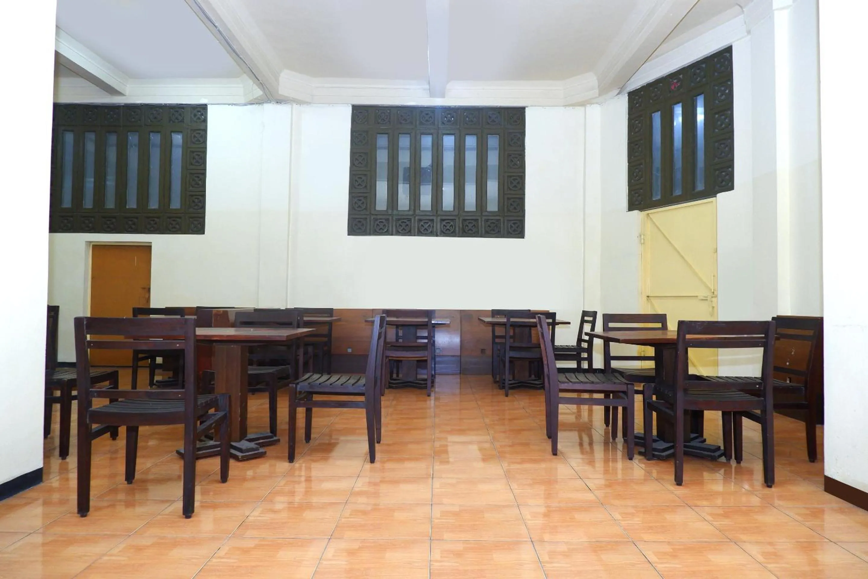 Restaurant/places to eat in Hotel Pelangi Indah