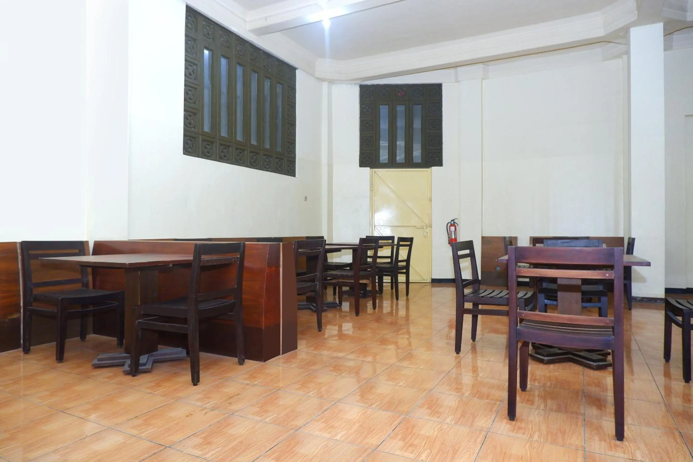 Restaurant/places to eat in Hotel Pelangi Indah