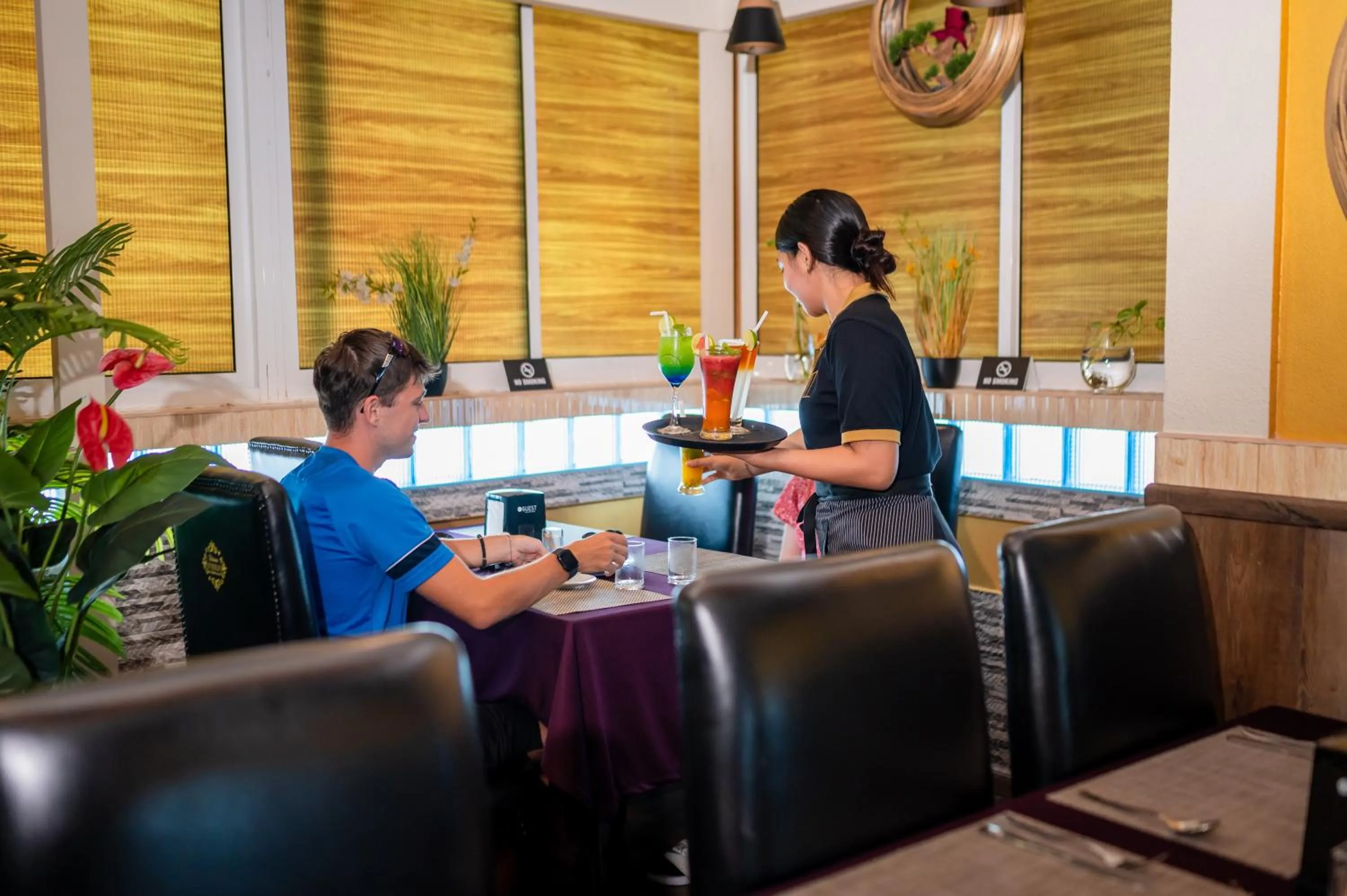 Restaurant/places to eat in ZAN Lodge