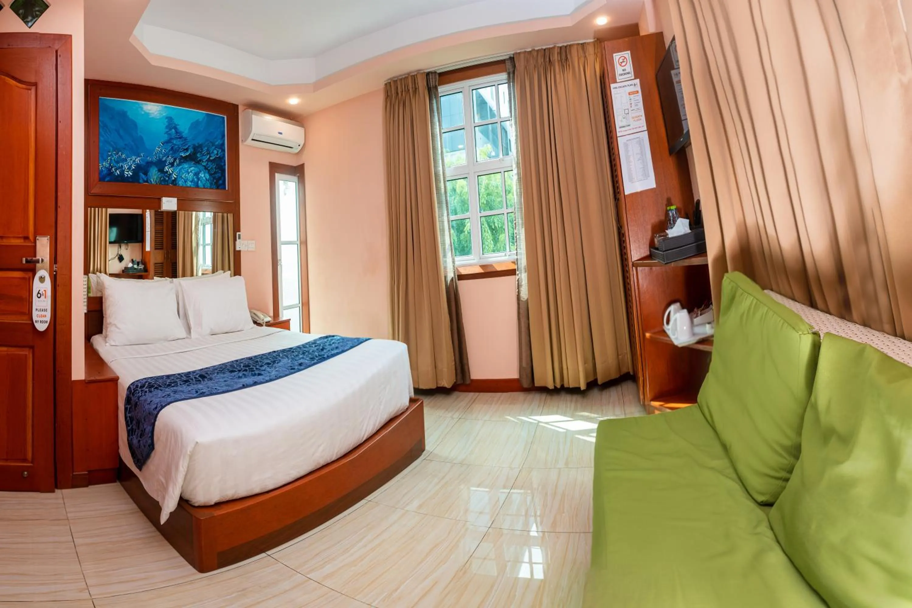 Photo of the whole room, Bed in ZAN Lodge