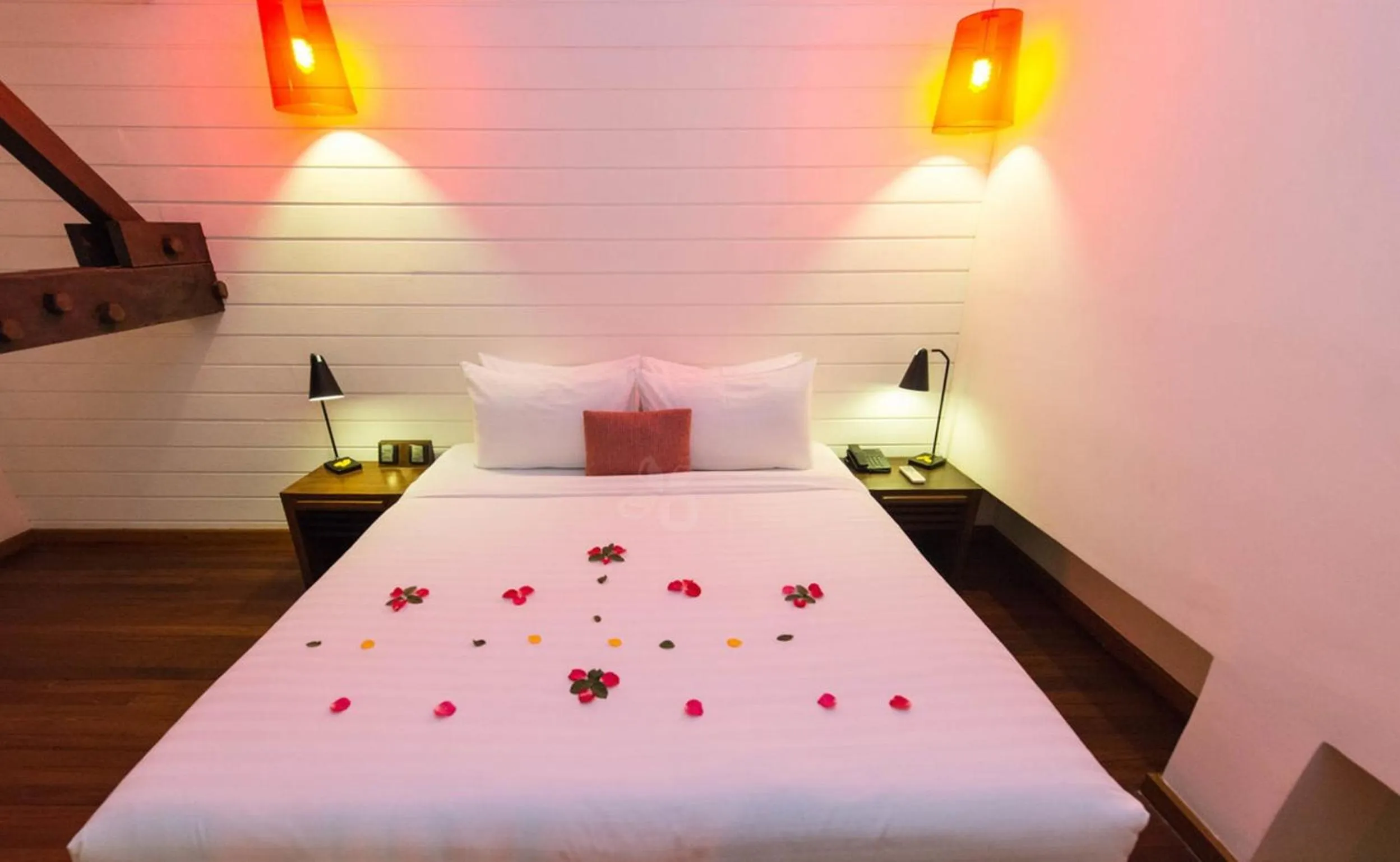 Shower, Bed in The Loft Hotel Downtown Yangon