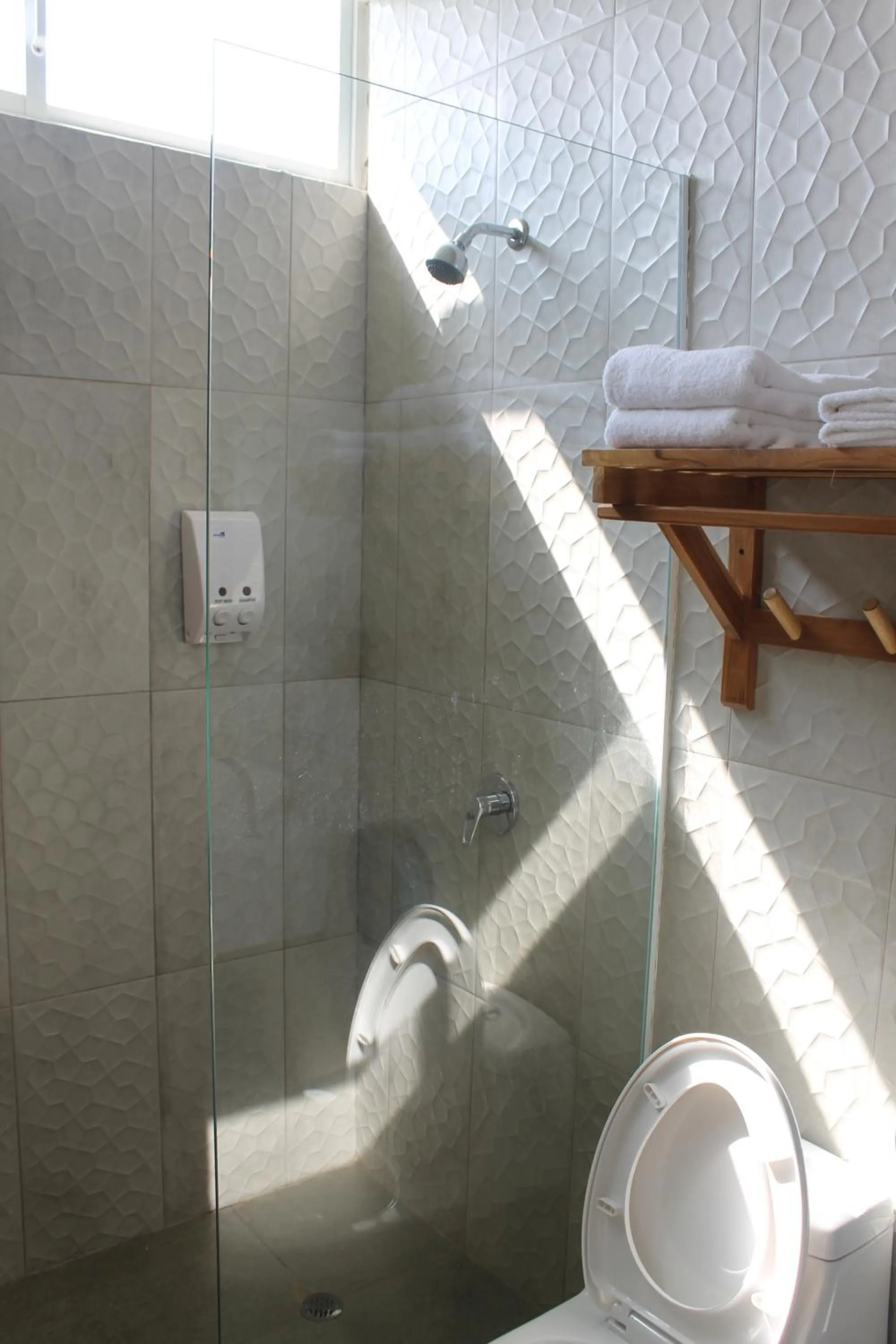 Shower in Hotel Presidente Beach Playas