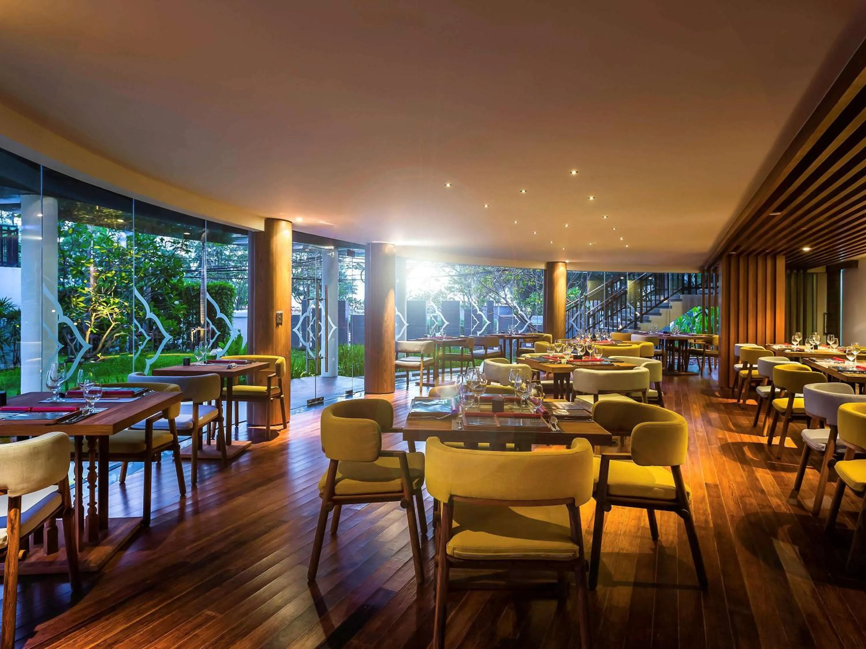 Restaurant/places to eat in Holiday Inn Resort Phuket Karon Beach by IHG
