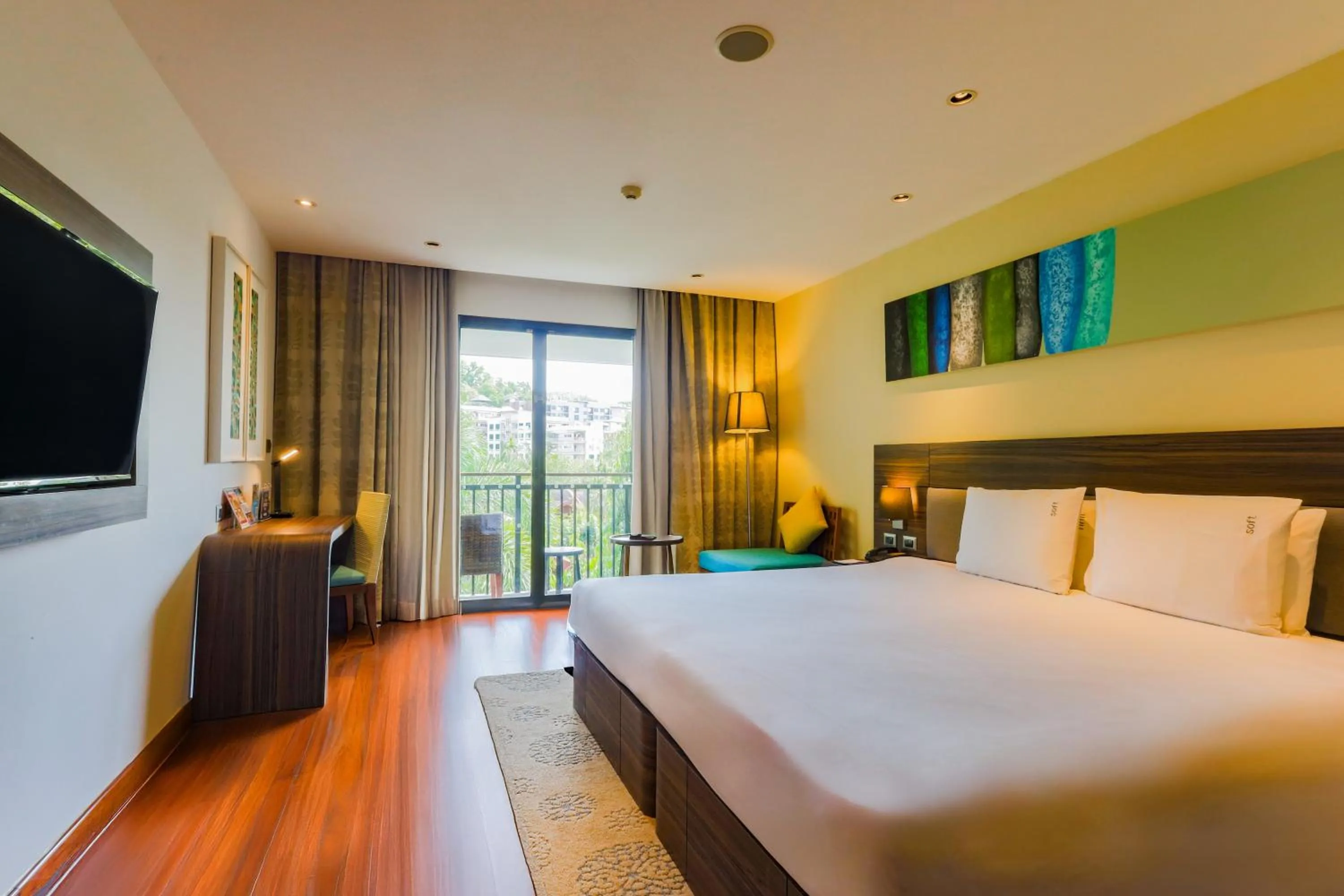 Bed in Holiday Inn Resort Phuket Karon Beach by IHG