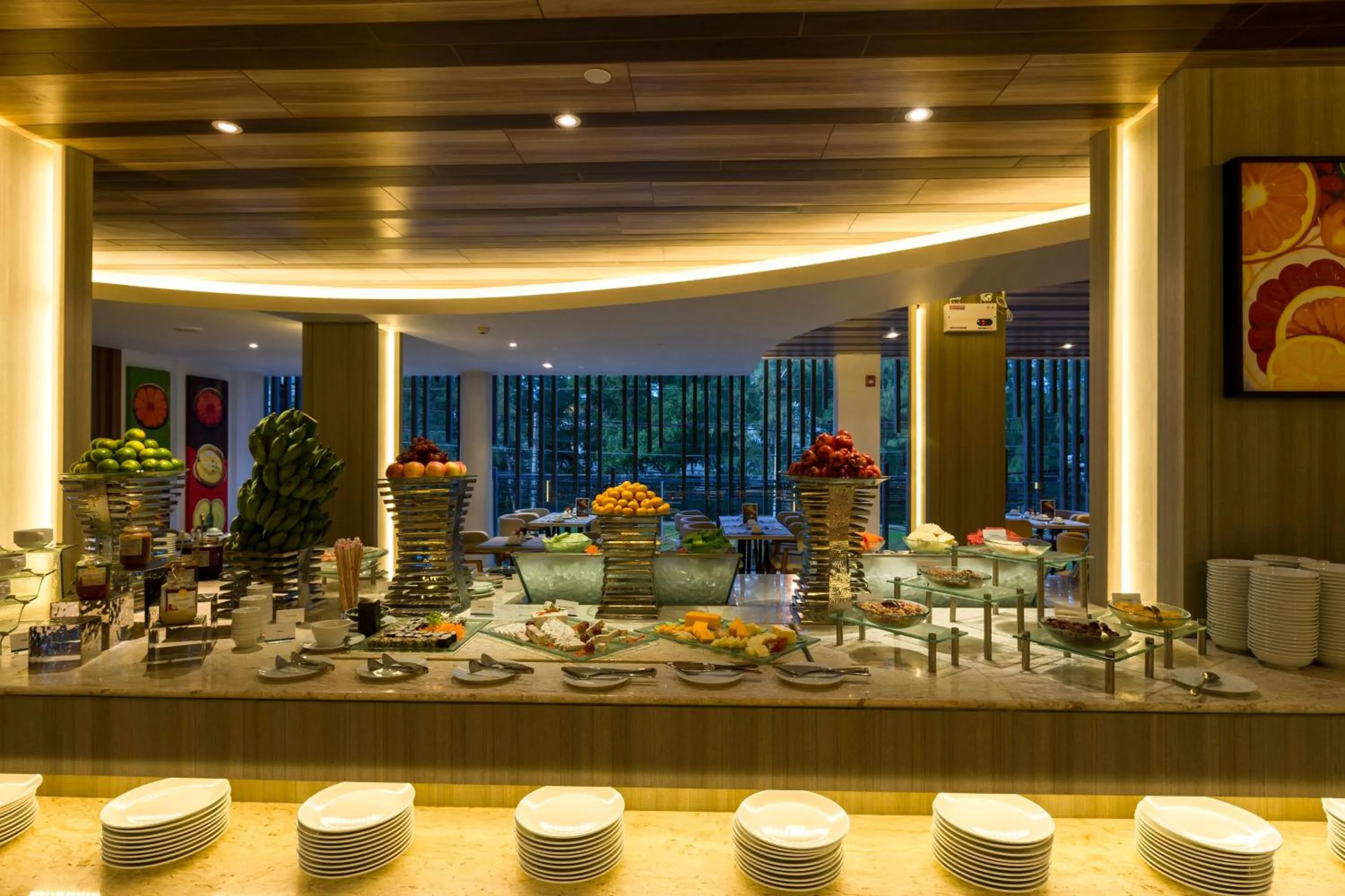 Restaurant/places to eat in Holiday Inn Resort Phuket Karon Beach by IHG