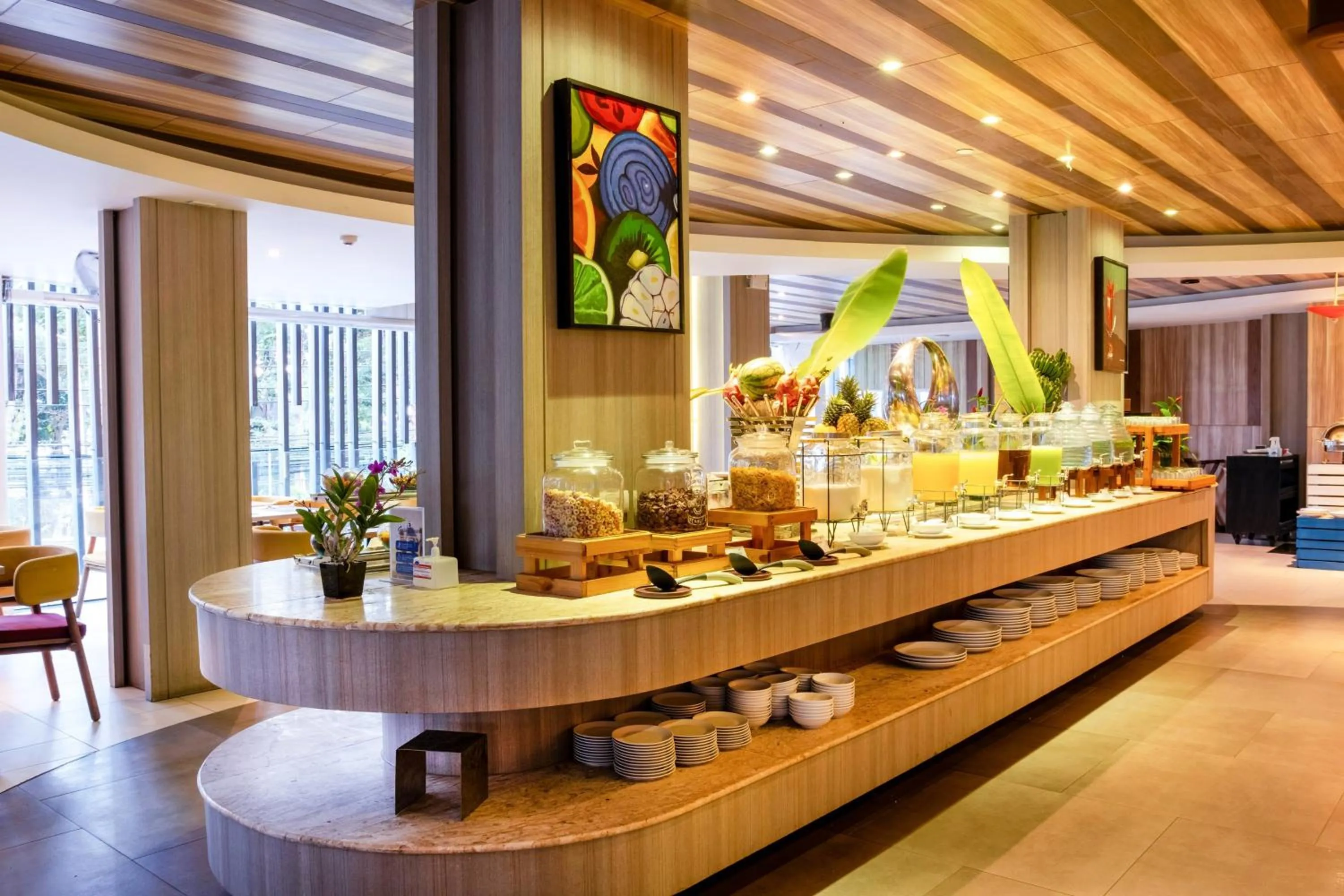Restaurant/places to eat in Holiday Inn Resort Phuket Karon Beach by IHG