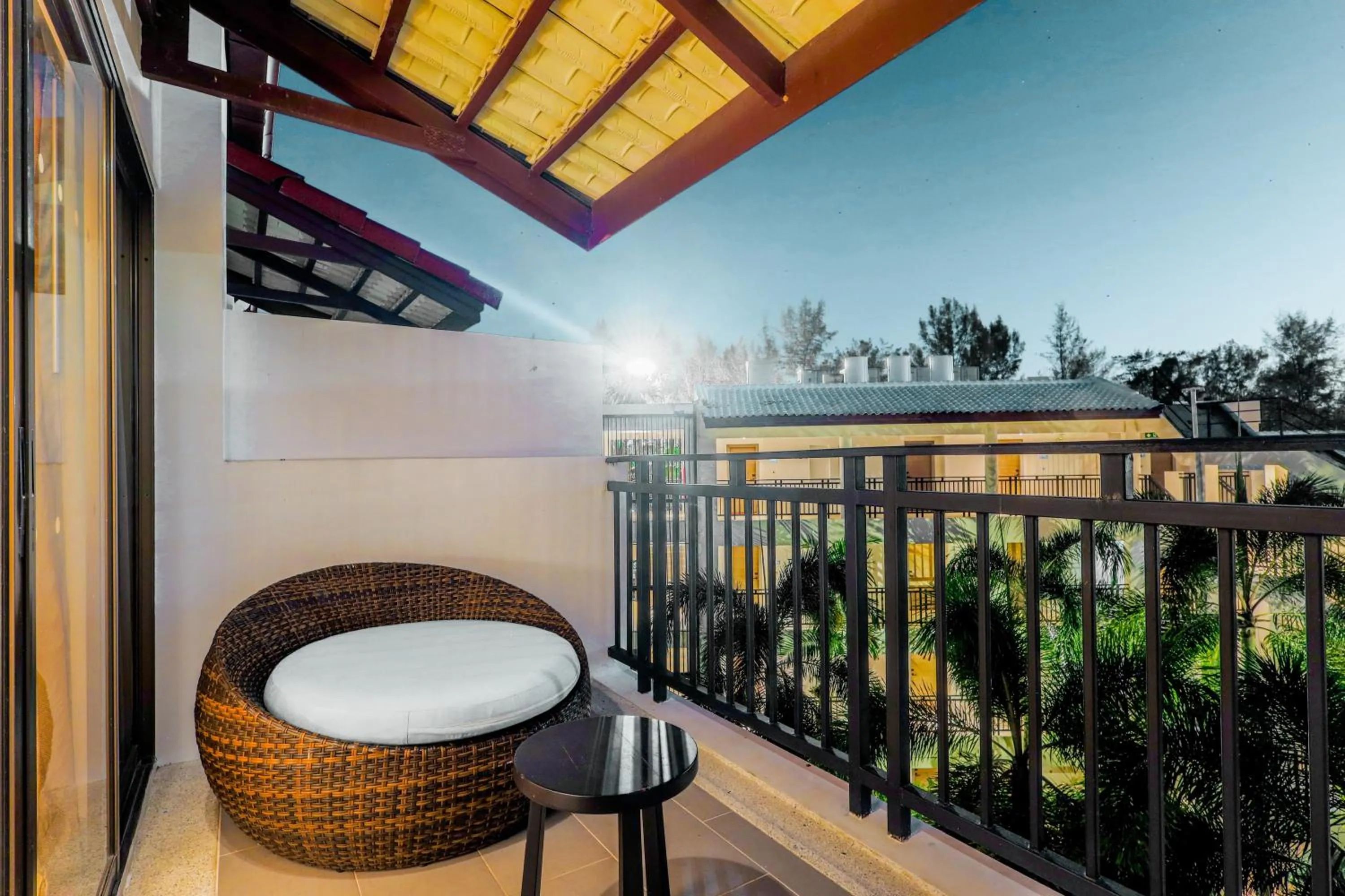 Seating area in Holiday Inn Resort Phuket Karon Beach by IHG