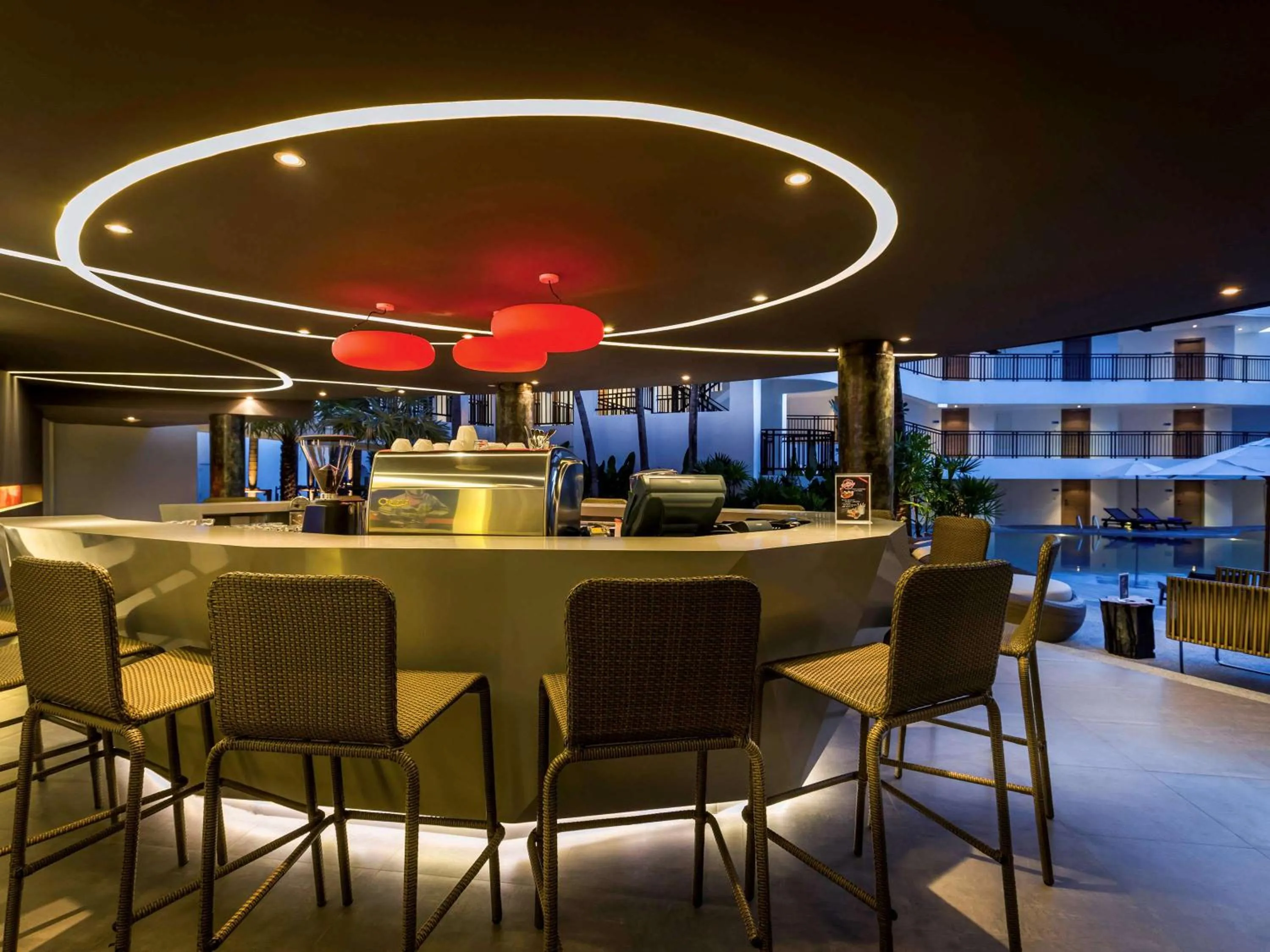 Lounge or bar in Holiday Inn Resort Phuket Karon Beach by IHG