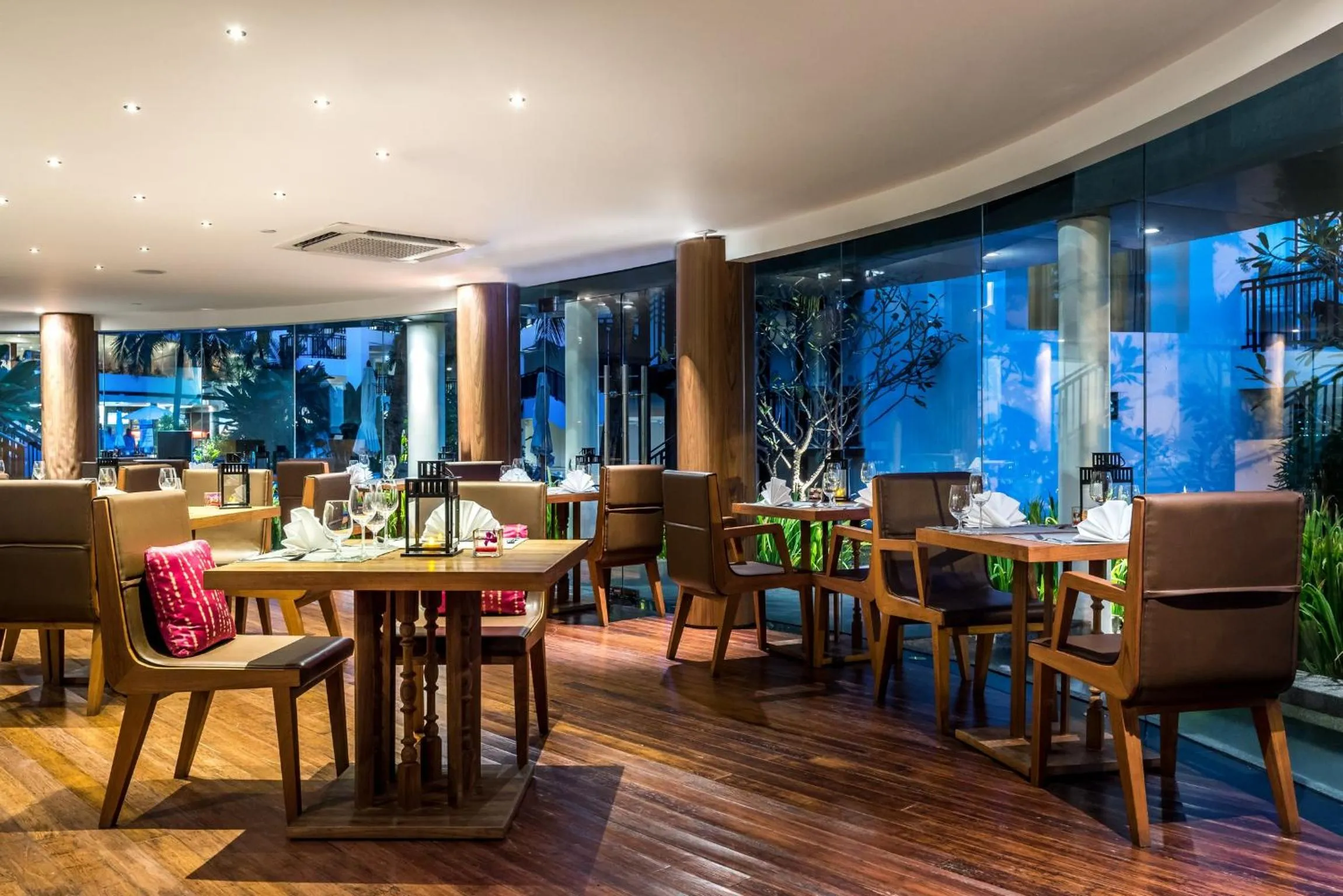Restaurant/places to eat in Holiday Inn Resort Phuket Karon Beach by IHG