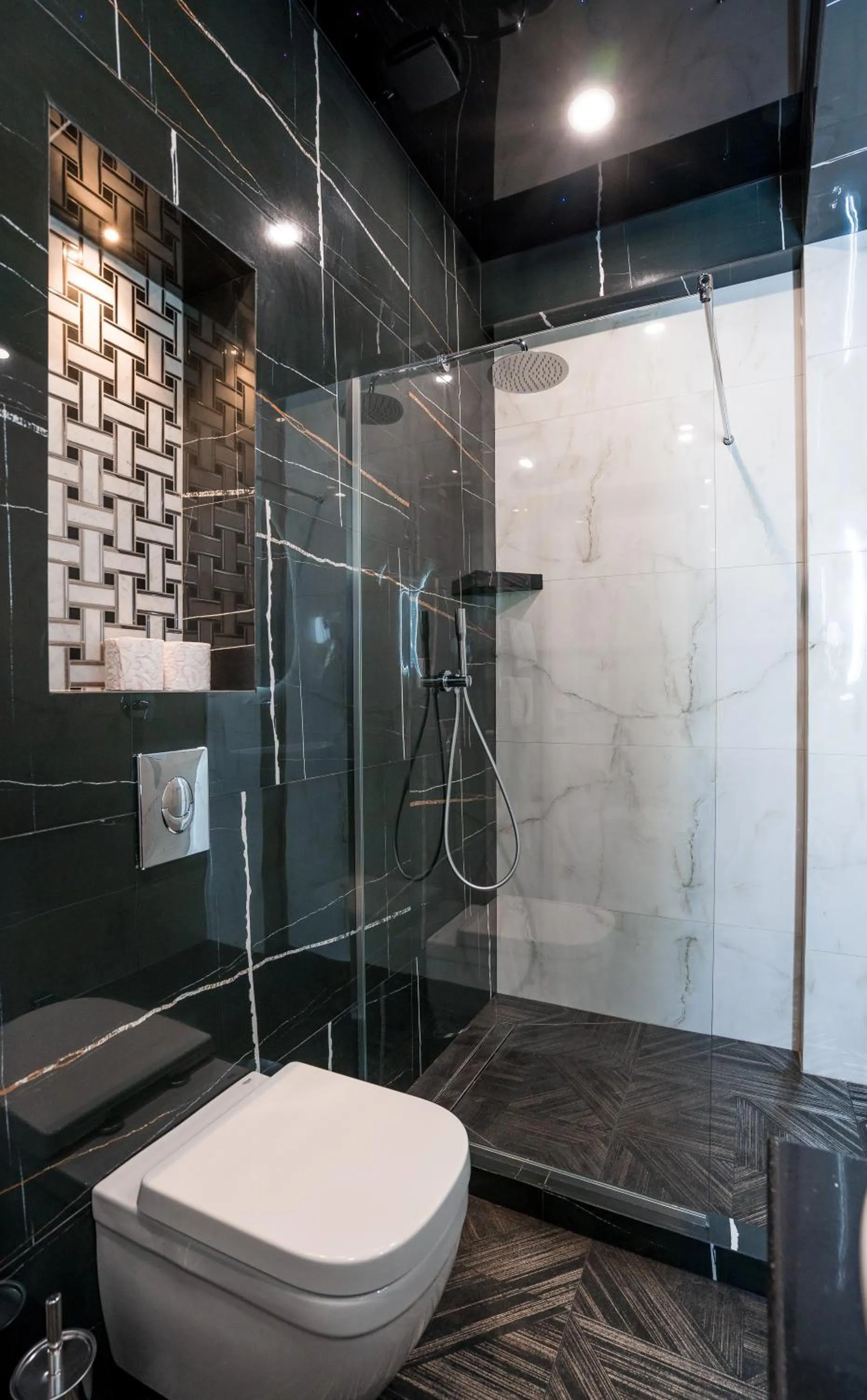 Shower in Olympus Hotel By Umbrella