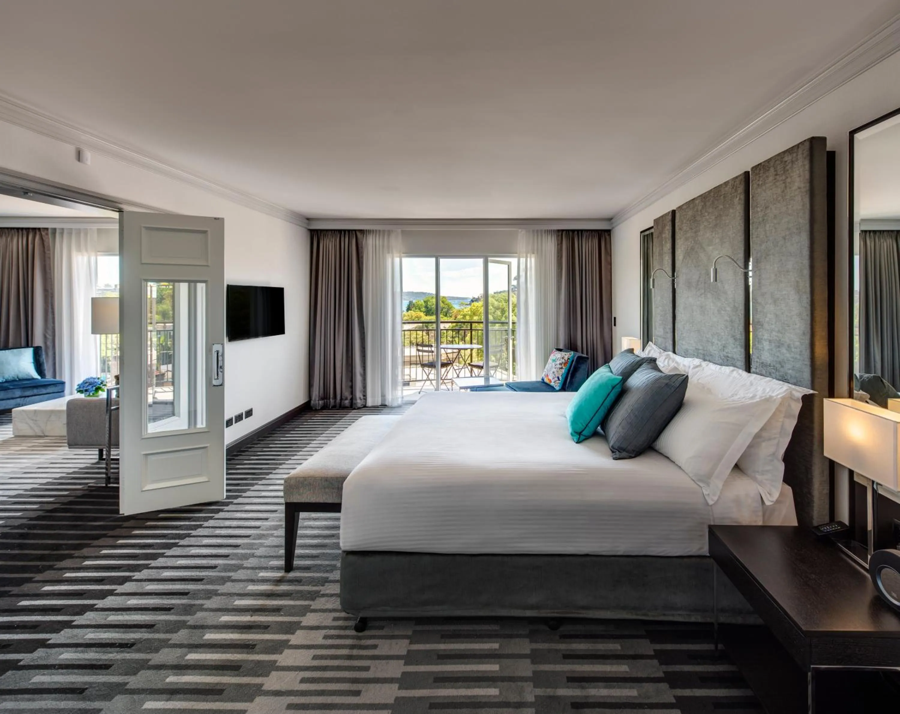 Photo of the whole room, Bed in InterContinental Sydney Double Bay by IHG