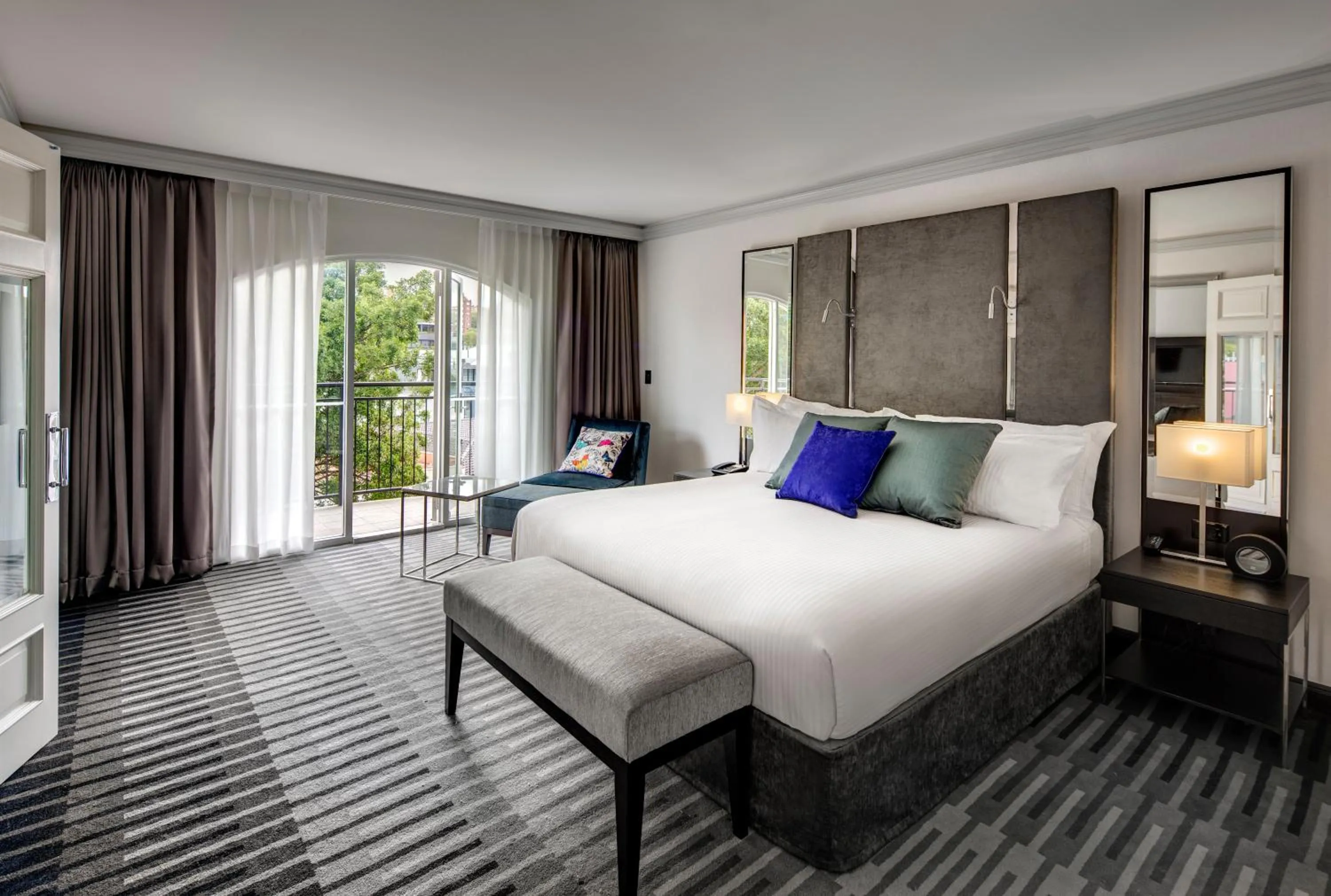 Photo of the whole room, Bed in InterContinental Sydney Double Bay by IHG