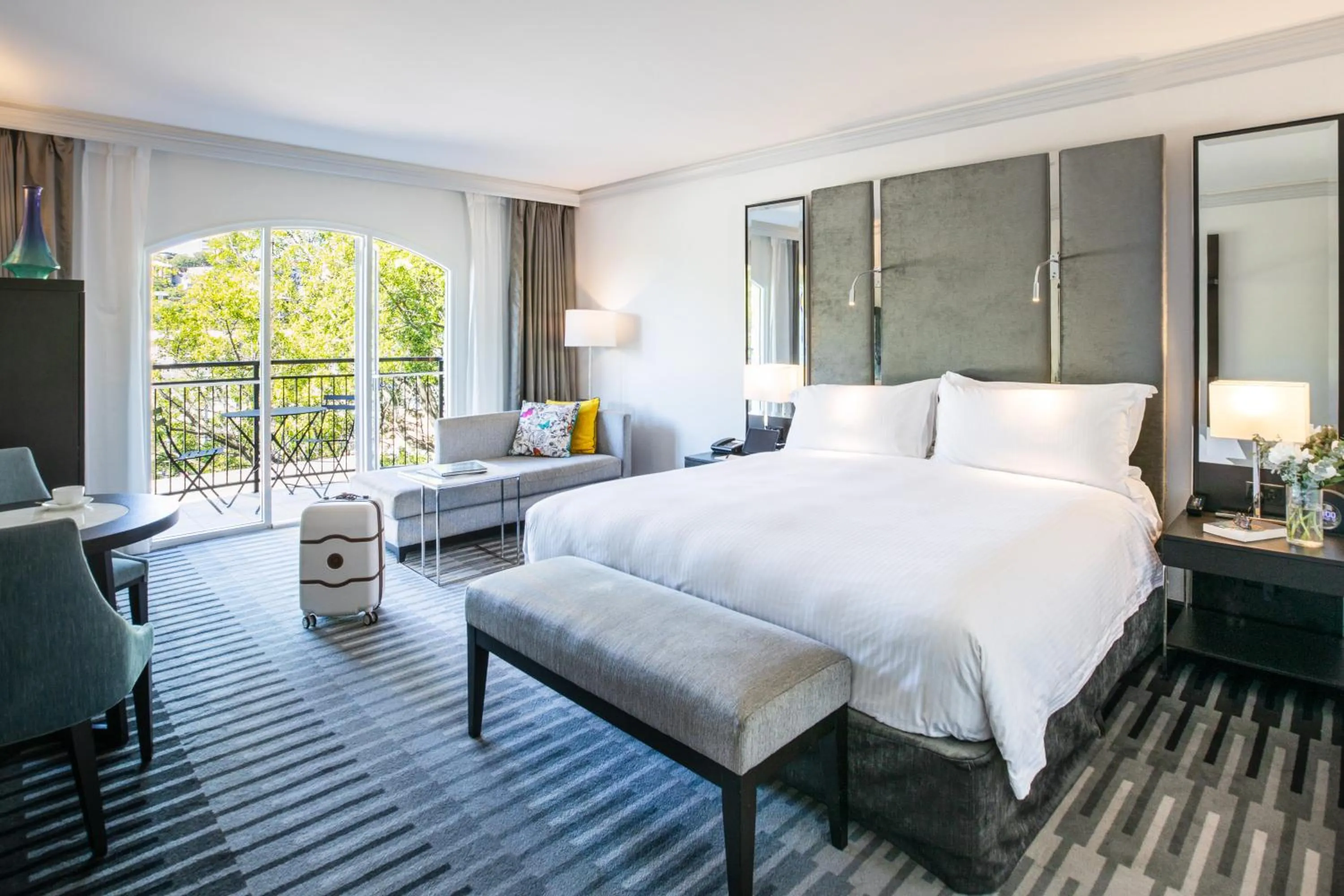 Photo of the whole room, Bed in InterContinental Sydney Double Bay by IHG