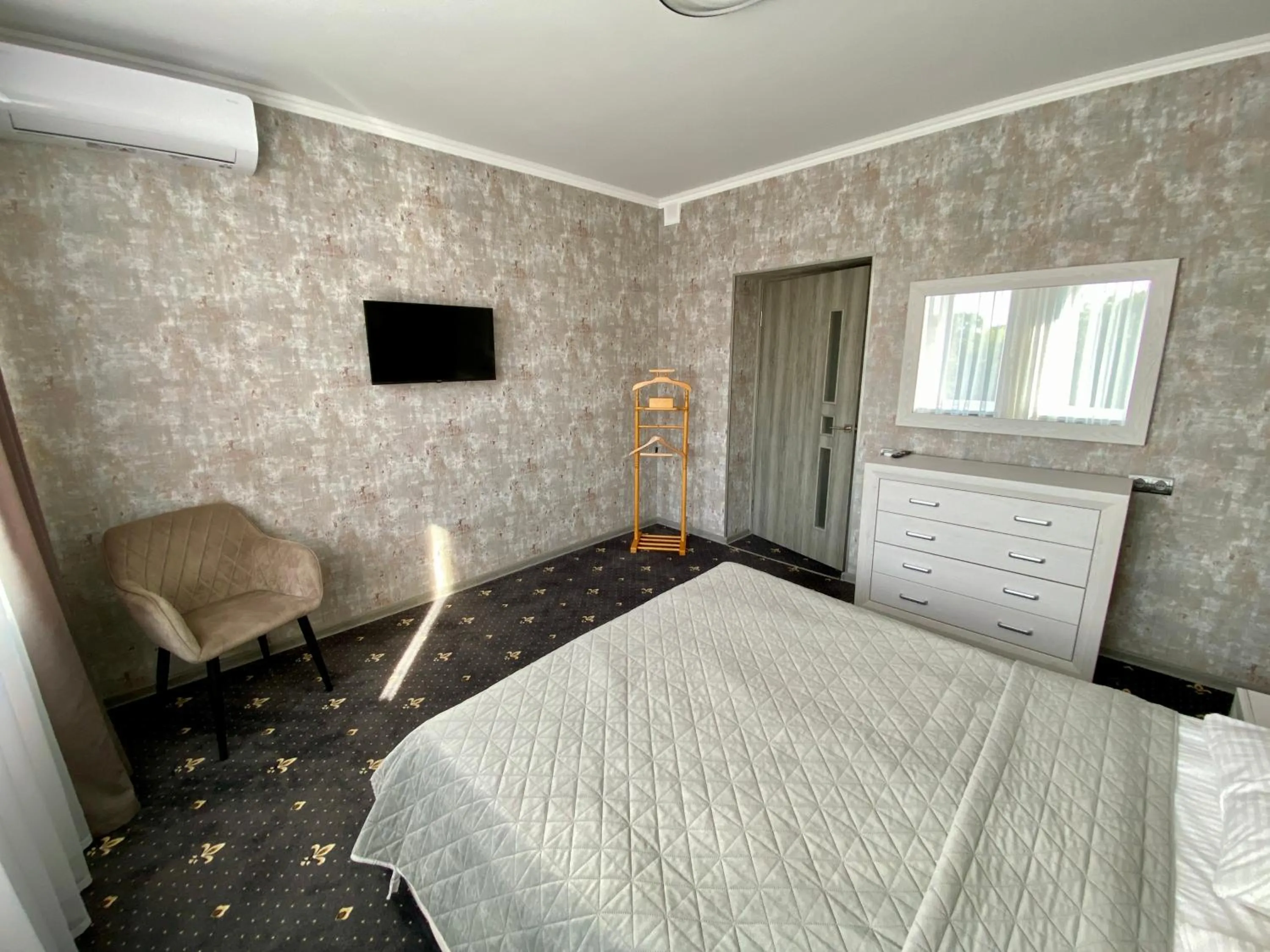 Bed in Hotel Prydesnyansky