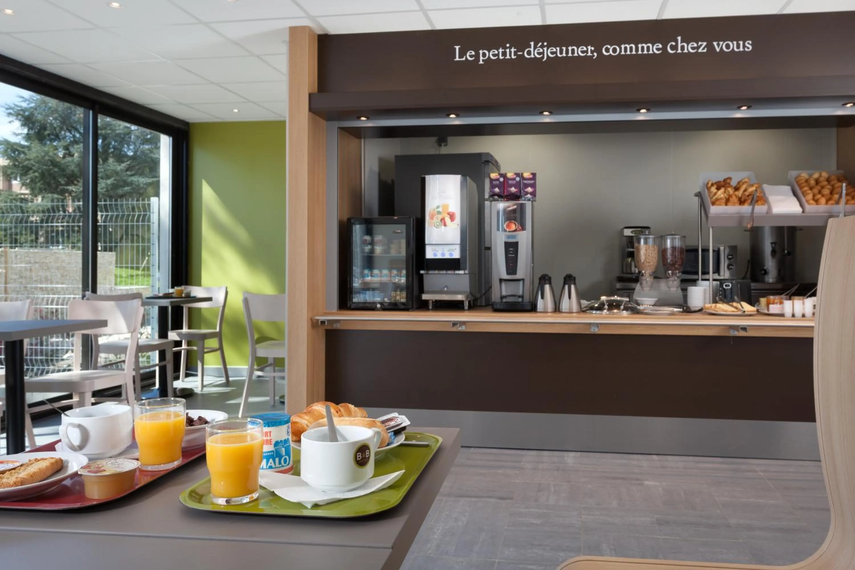 Restaurant/places to eat in B&B HOTEL Nîmes Ville Active, parking sécurisé gratuit