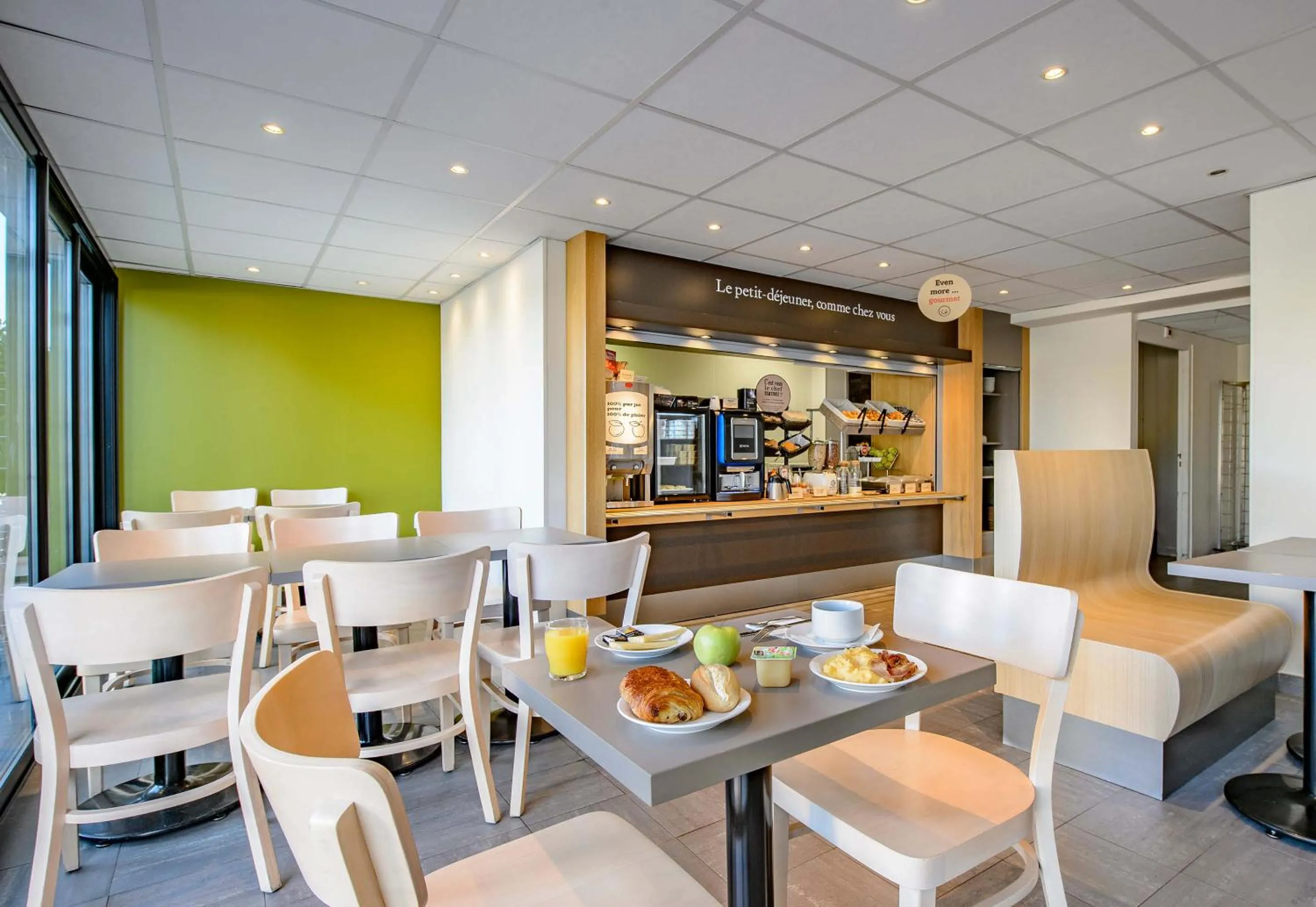 Restaurant/places to eat in B&B HOTEL Nîmes Ville Active, parking sécurisé gratuit