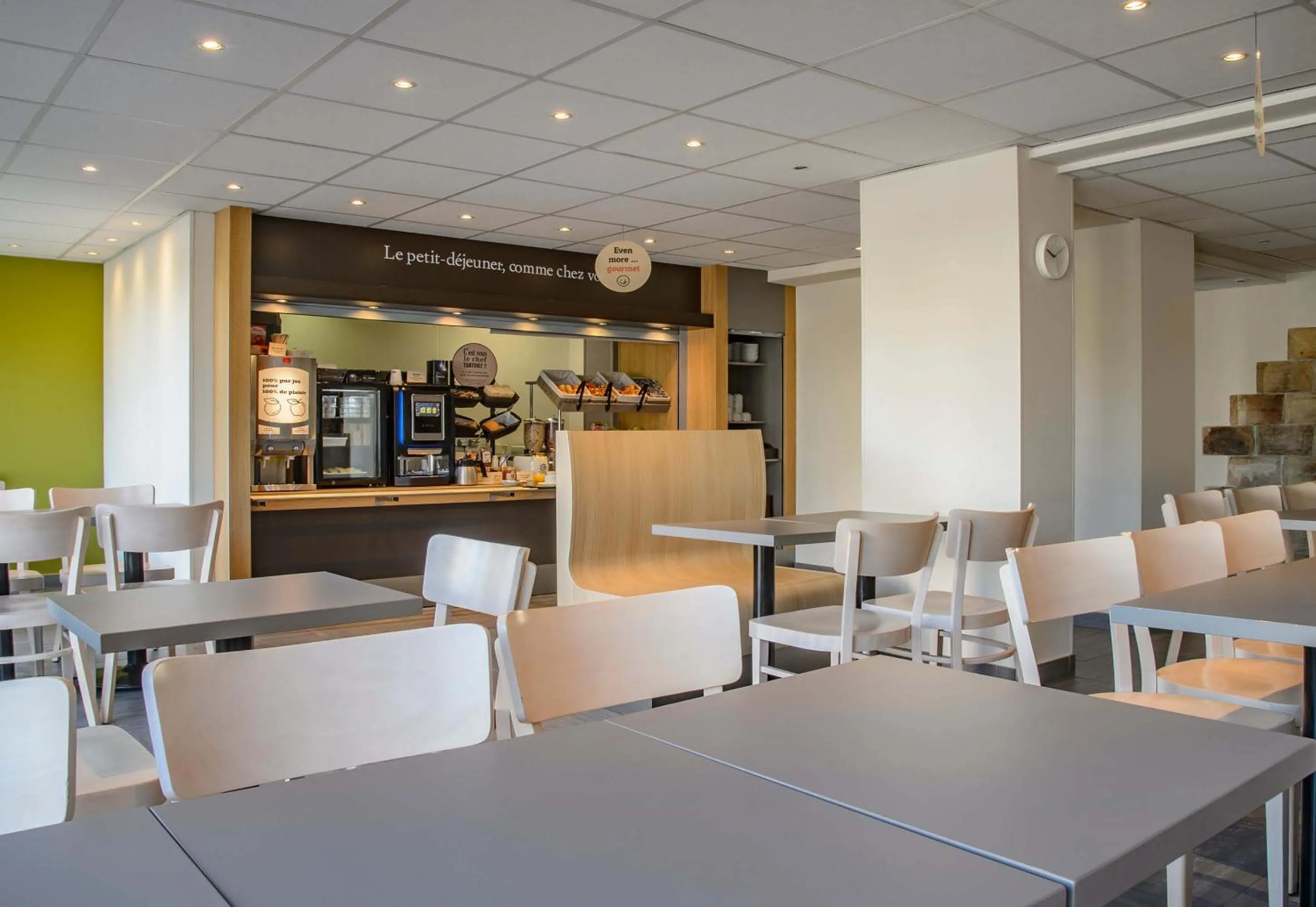 Restaurant/places to eat in B&B HOTEL Nîmes Ville Active, parking sécurisé gratuit