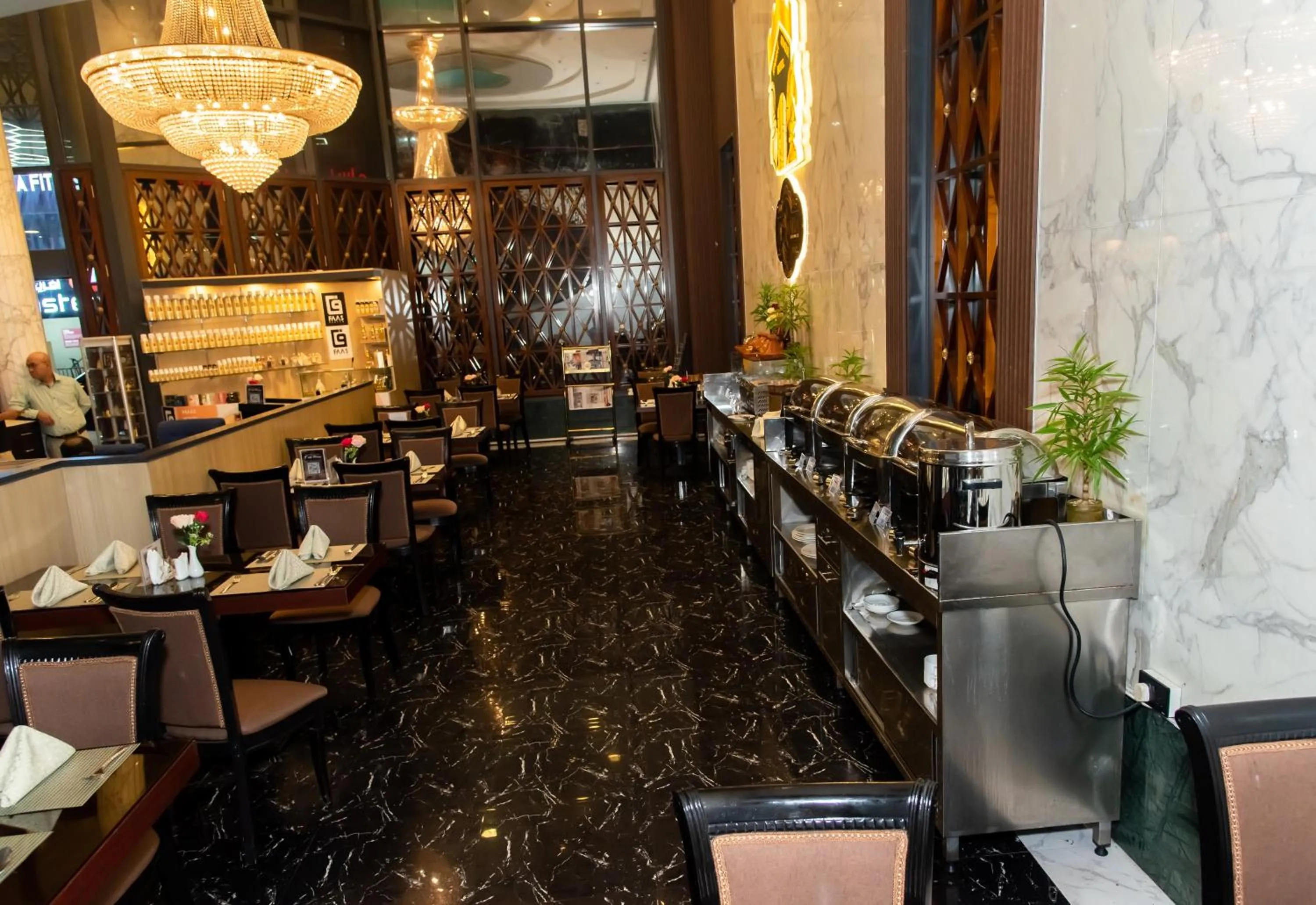 Restaurant/places to eat in Knight Armour Hotel