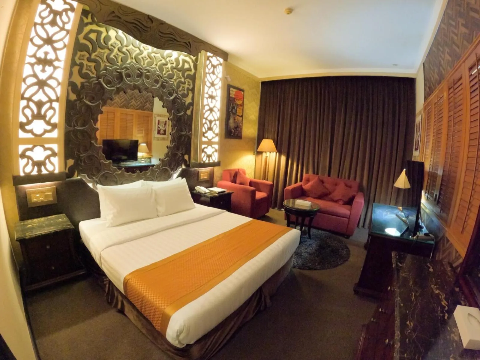 Bedroom, Bed in Knight Armour Hotel