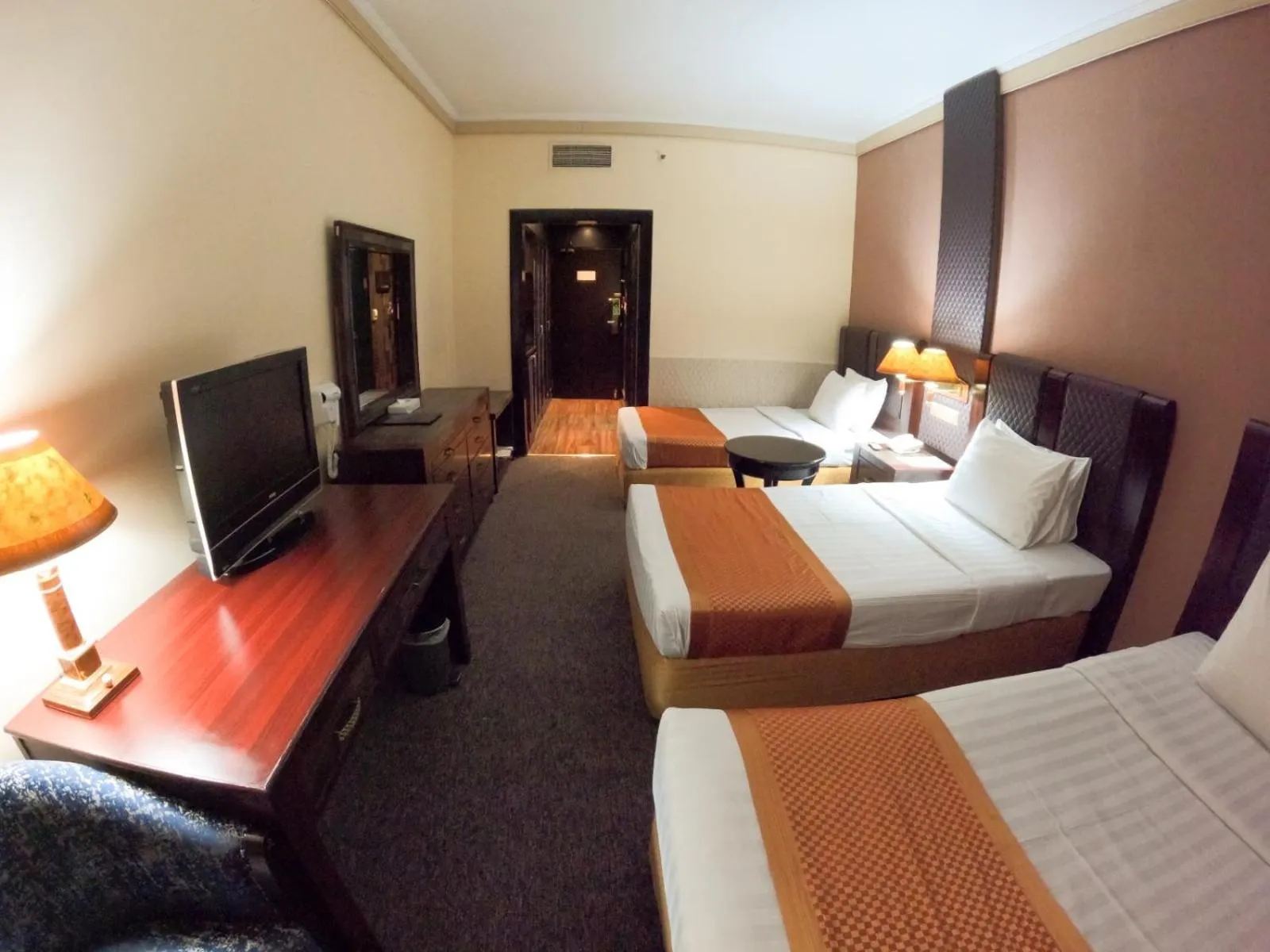 Bedroom, Bed in Knight Armour Hotel