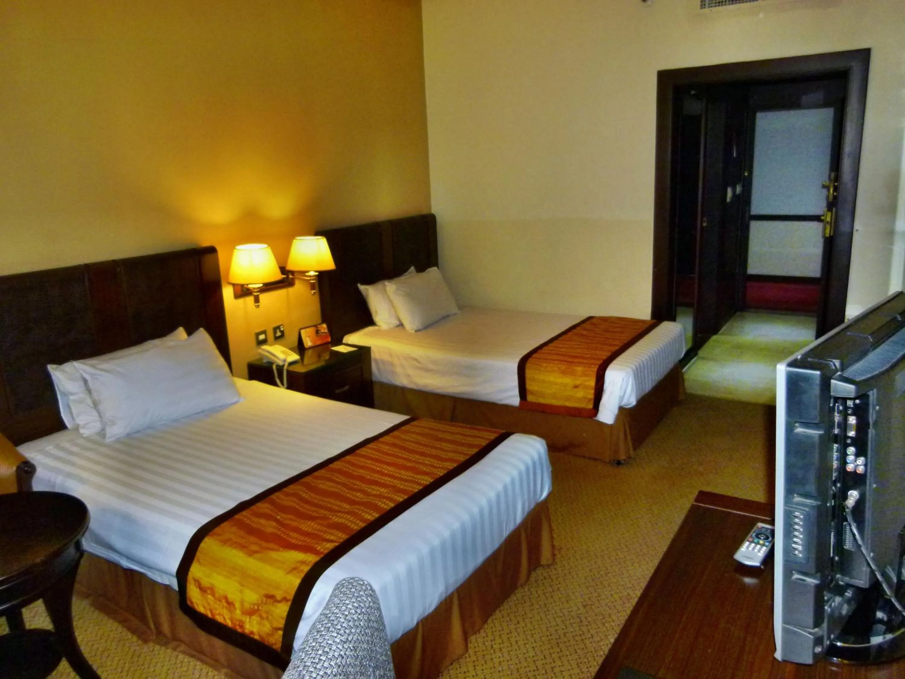 Photo of the whole room, Bed in Knight Armour Hotel