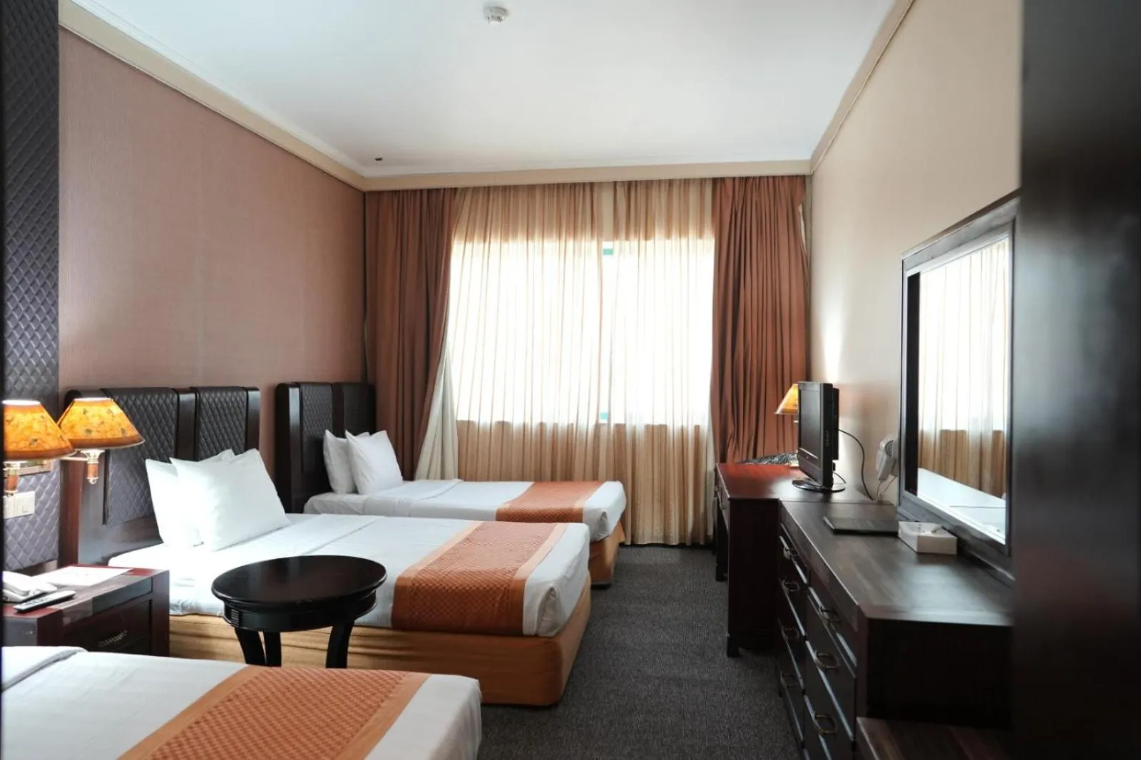 Restaurant/places to eat, Bed in Knight Armour Hotel