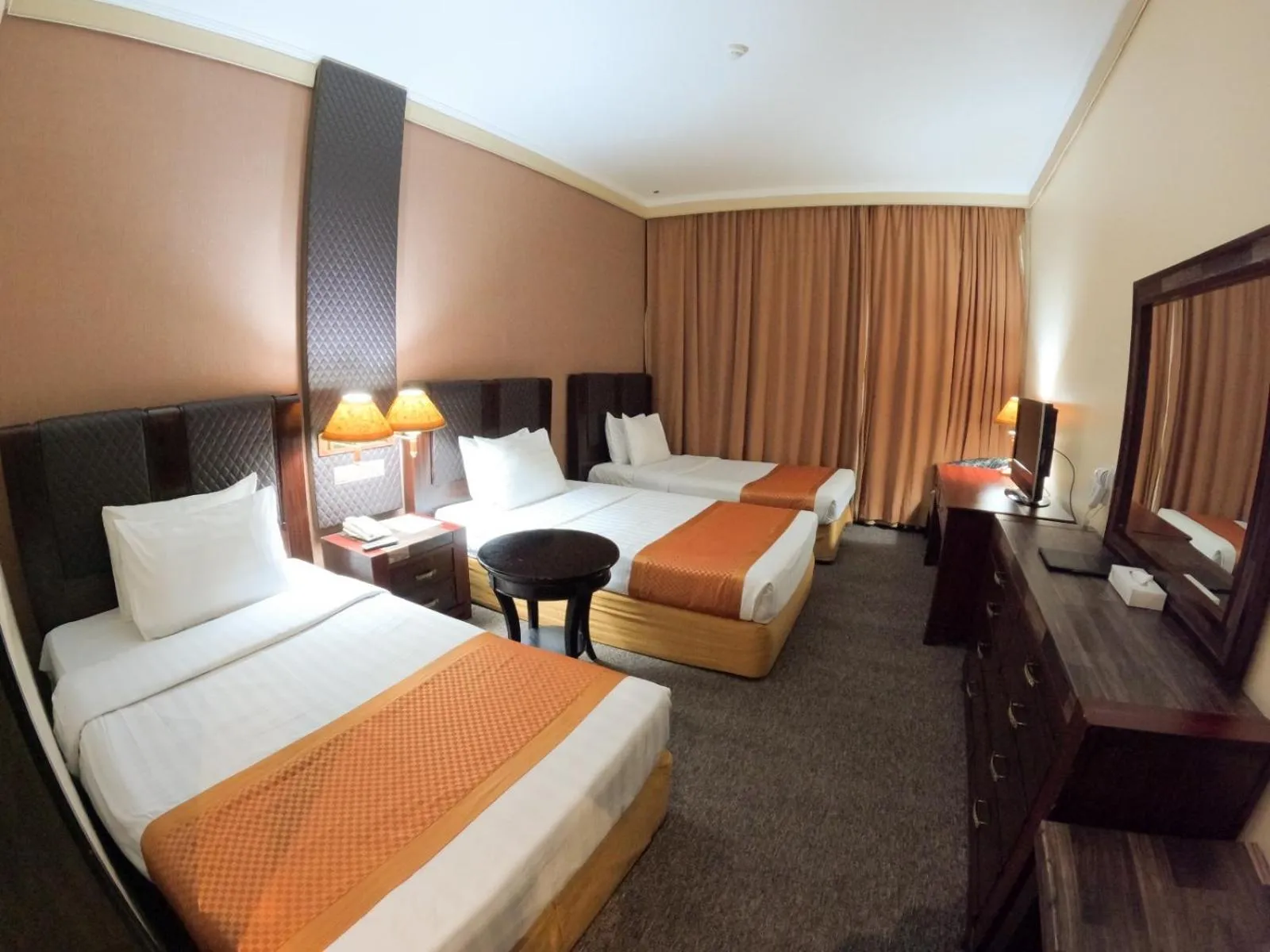 Bedroom, Bed in Knight Armour Hotel