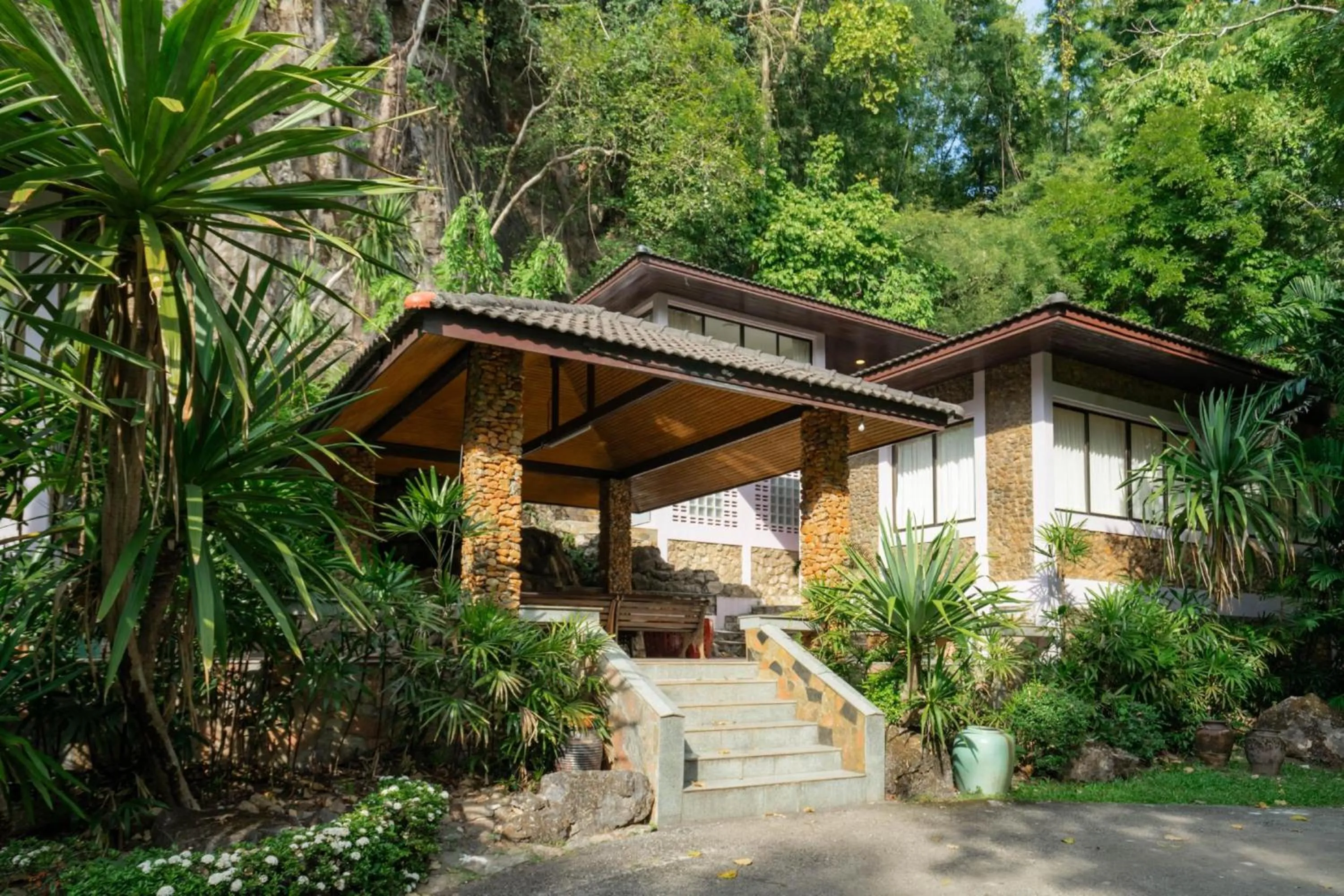 Property building in Puprai Tarnnarm Resort