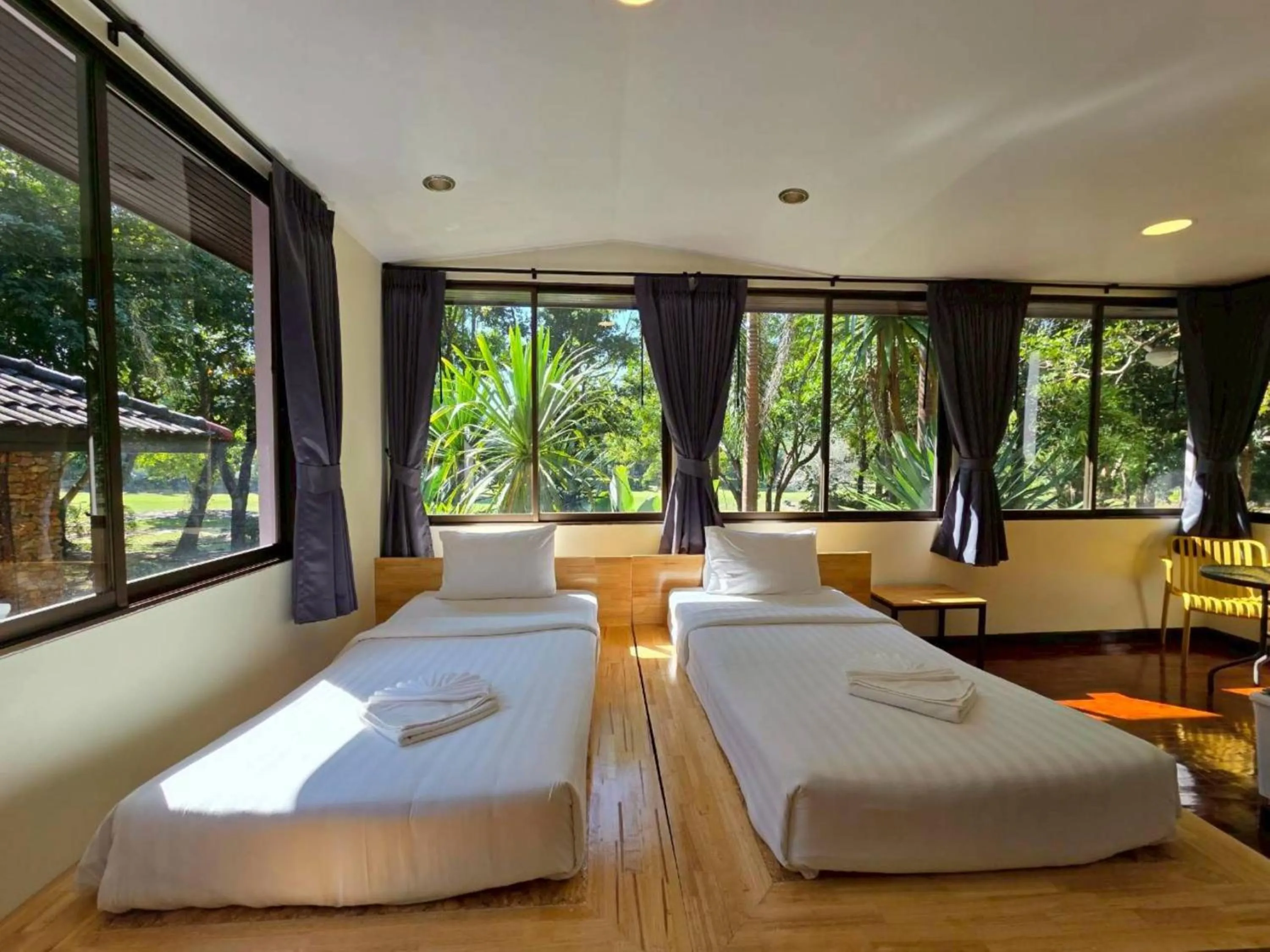Photo of the whole room, Bed in Puprai Tarnnarm Resort