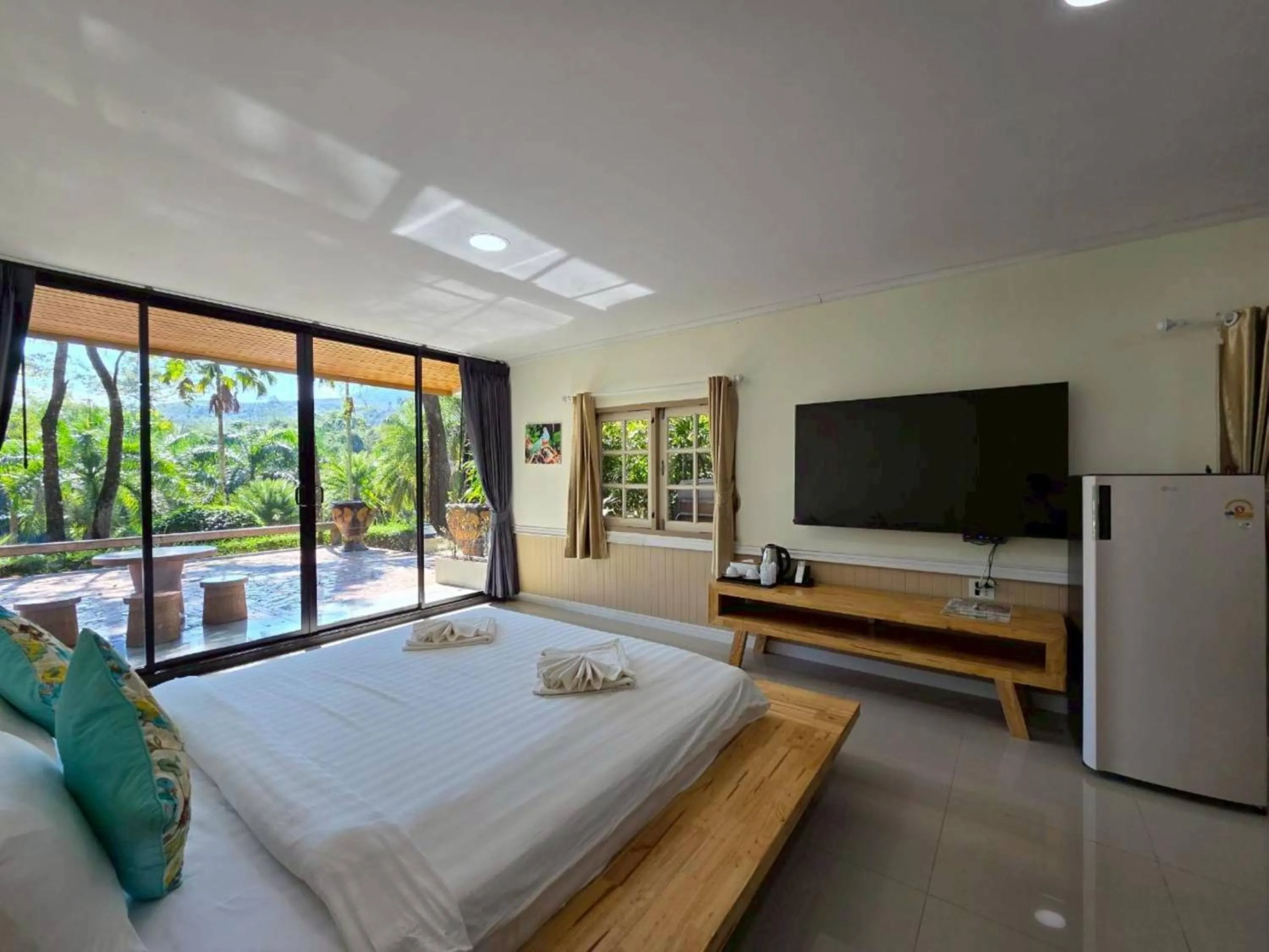 Photo of the whole room, Bed in Puprai Tarnnarm Resort