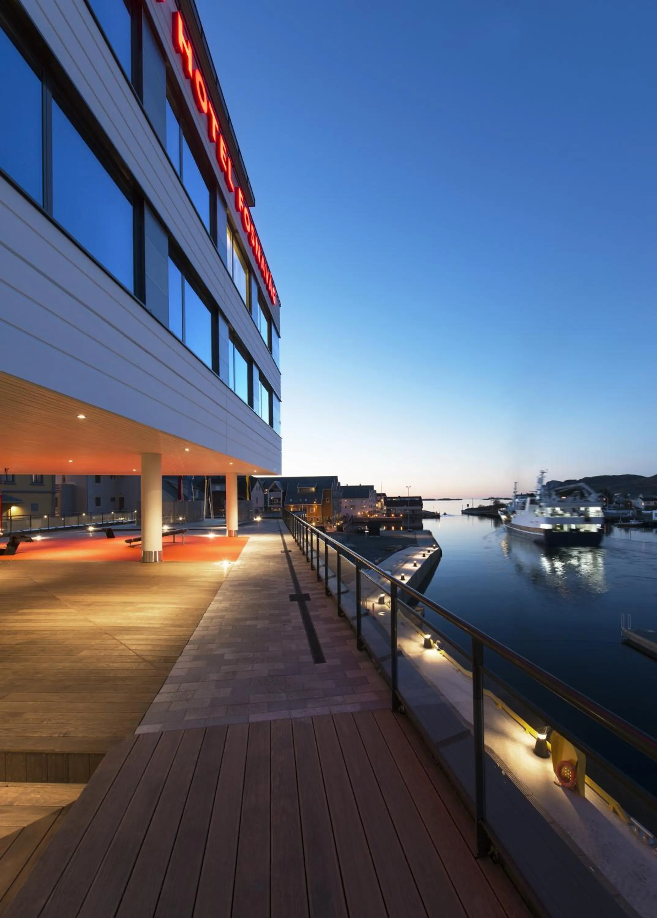 Facade/entrance in Thon Hotel Fosnavåg