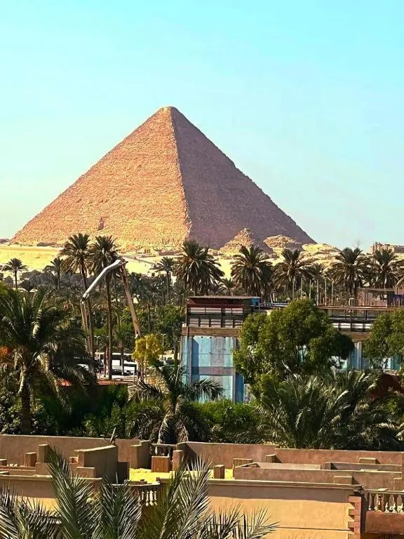 PYramiDs OaSiS ViEW HoTeL