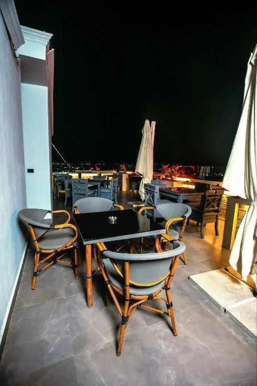 PYramiDs OaSiS ViEW HoTeL