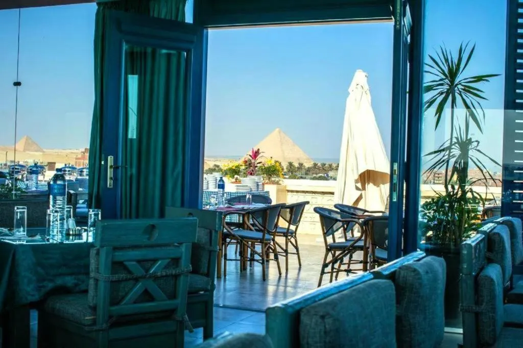 PYramiDs OaSiS ViEW HoTeL