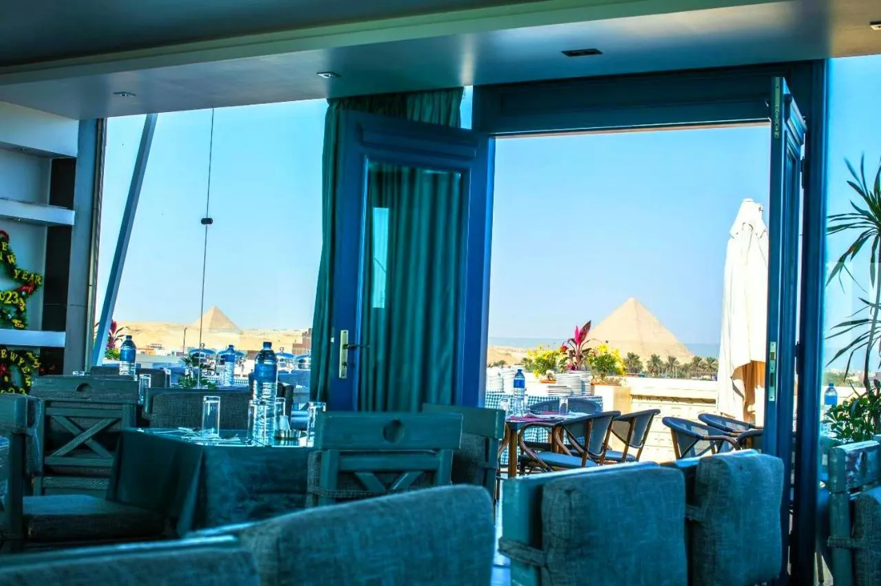 PYramiDs OaSiS ViEW HoTeL