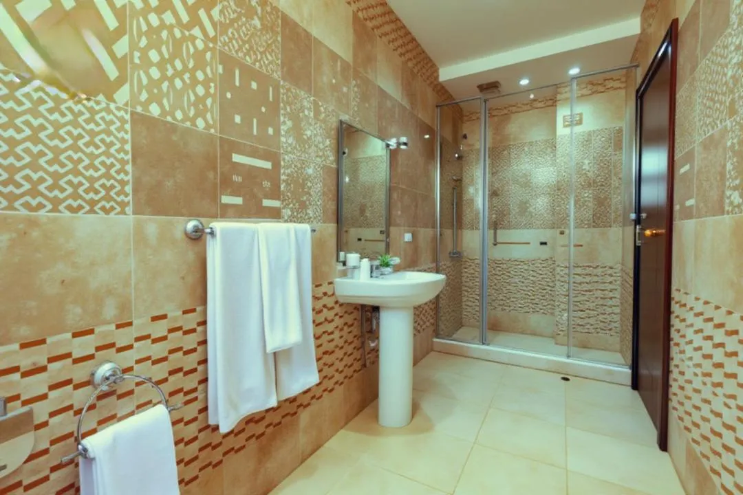 Shower in PYramiDs OaSiS ViEW HoTeL