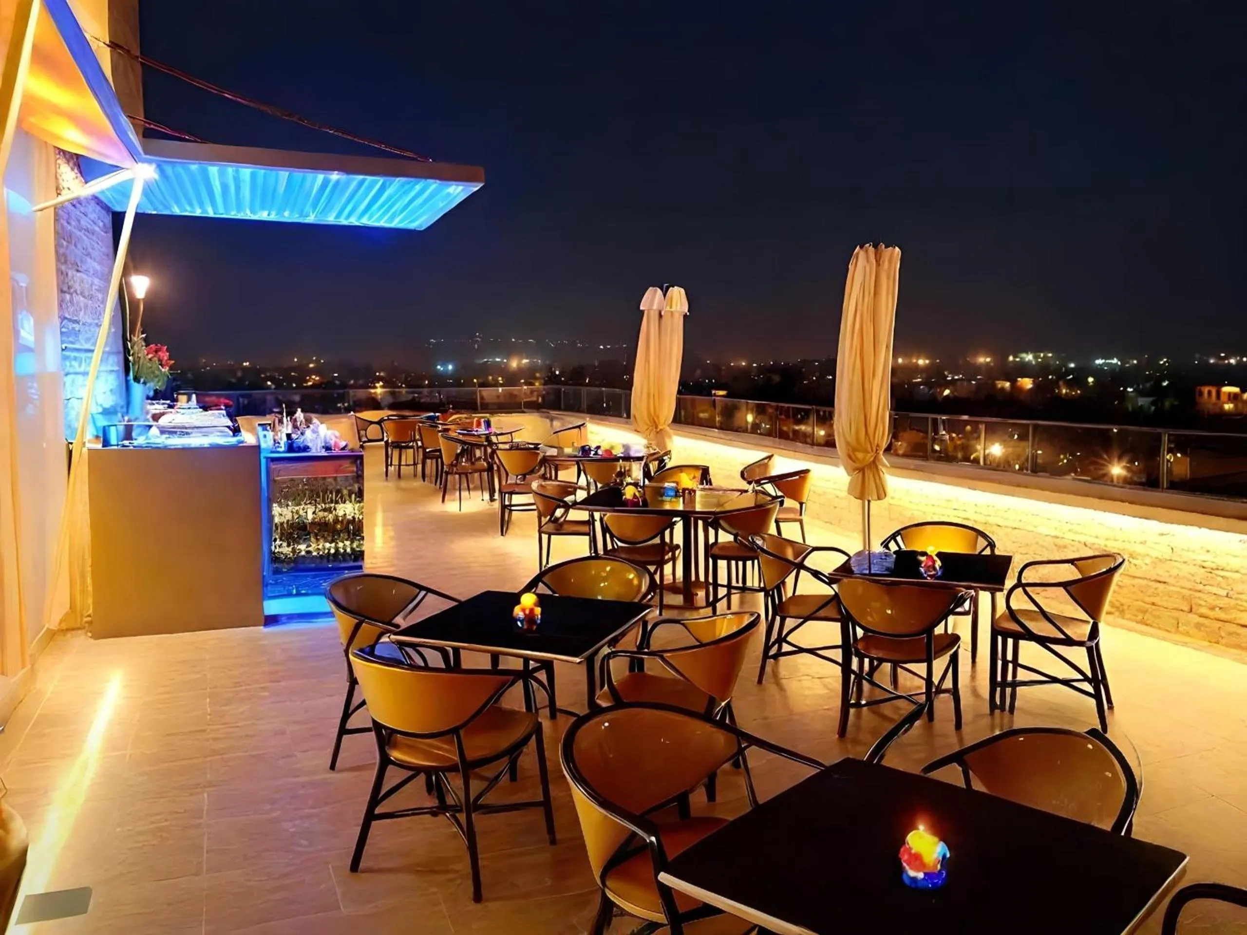 PYramiDs OaSiS ViEW HoTeL