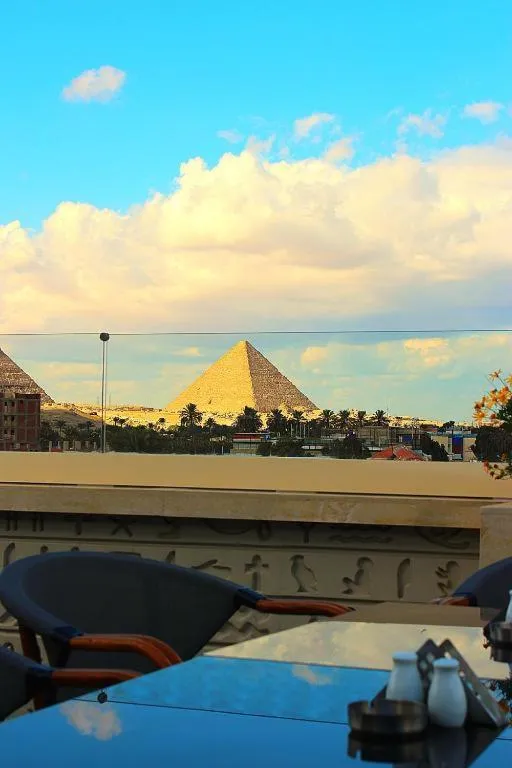 PYramiDs OaSiS ViEW HoTeL