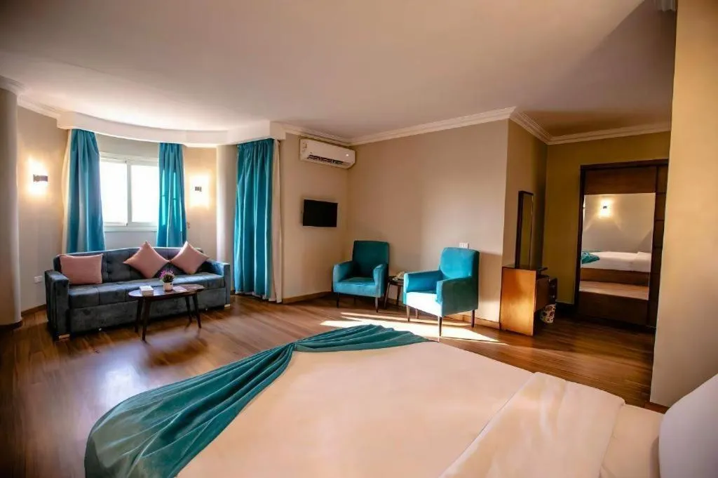 PYramiDs OaSiS ViEW HoTeL