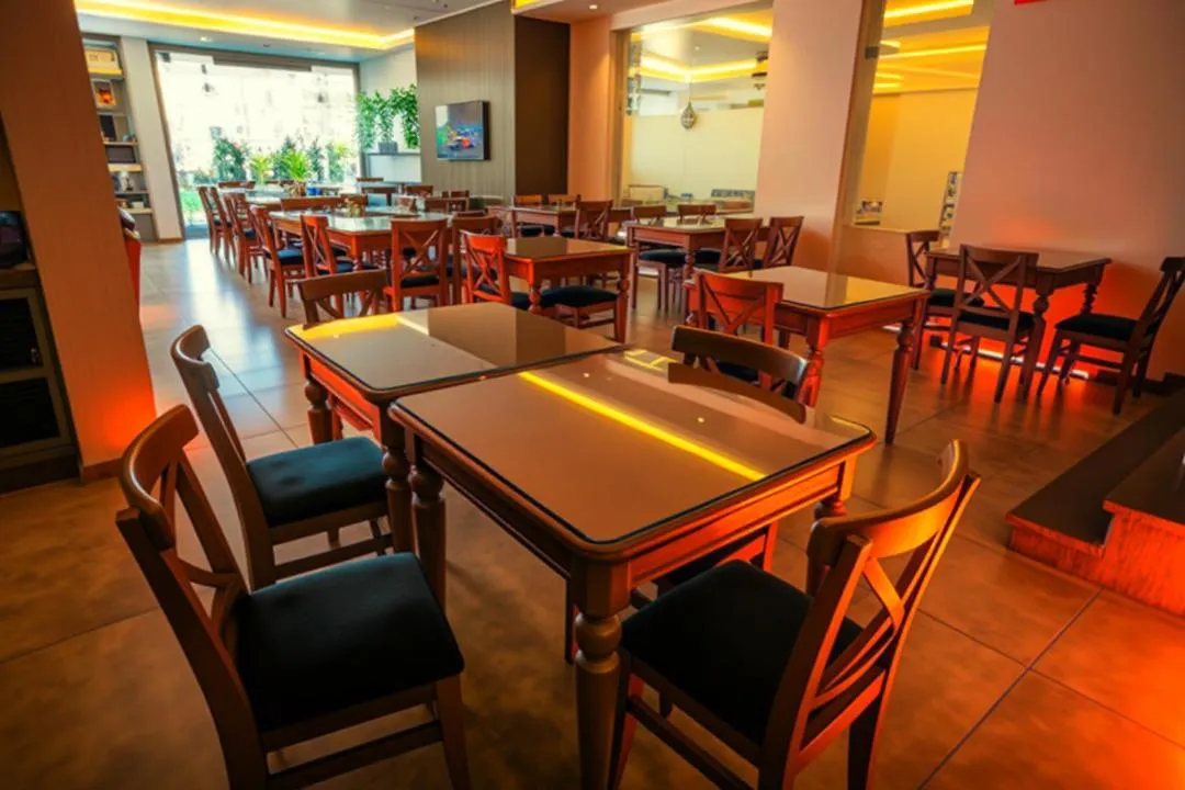 PYramiDs OaSiS ViEW HoTeL