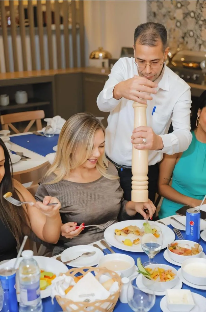 PYramiDs OaSiS ViEW HoTeL