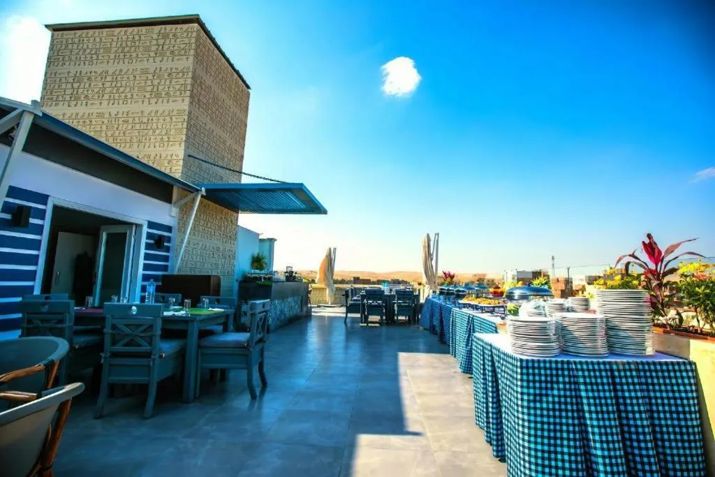 PYramiDs OaSiS ViEW HoTeL