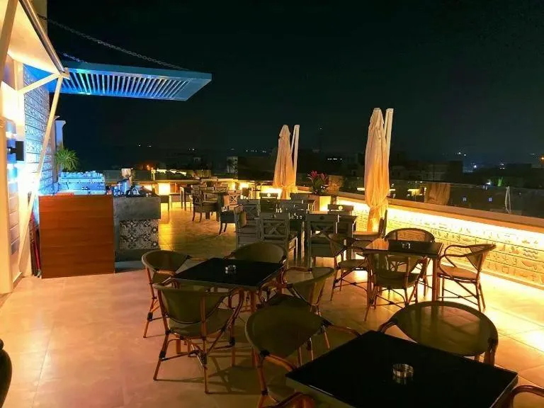 PYramiDs OaSiS ViEW HoTeL