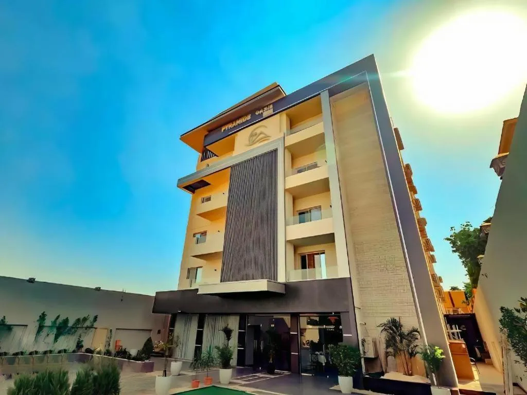 PYramiDs OaSiS ViEW HoTeL