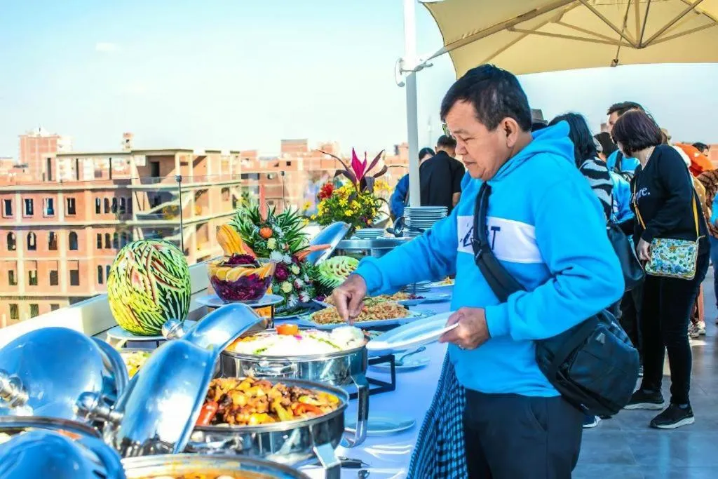 PYramiDs OaSiS ViEW HoTeL