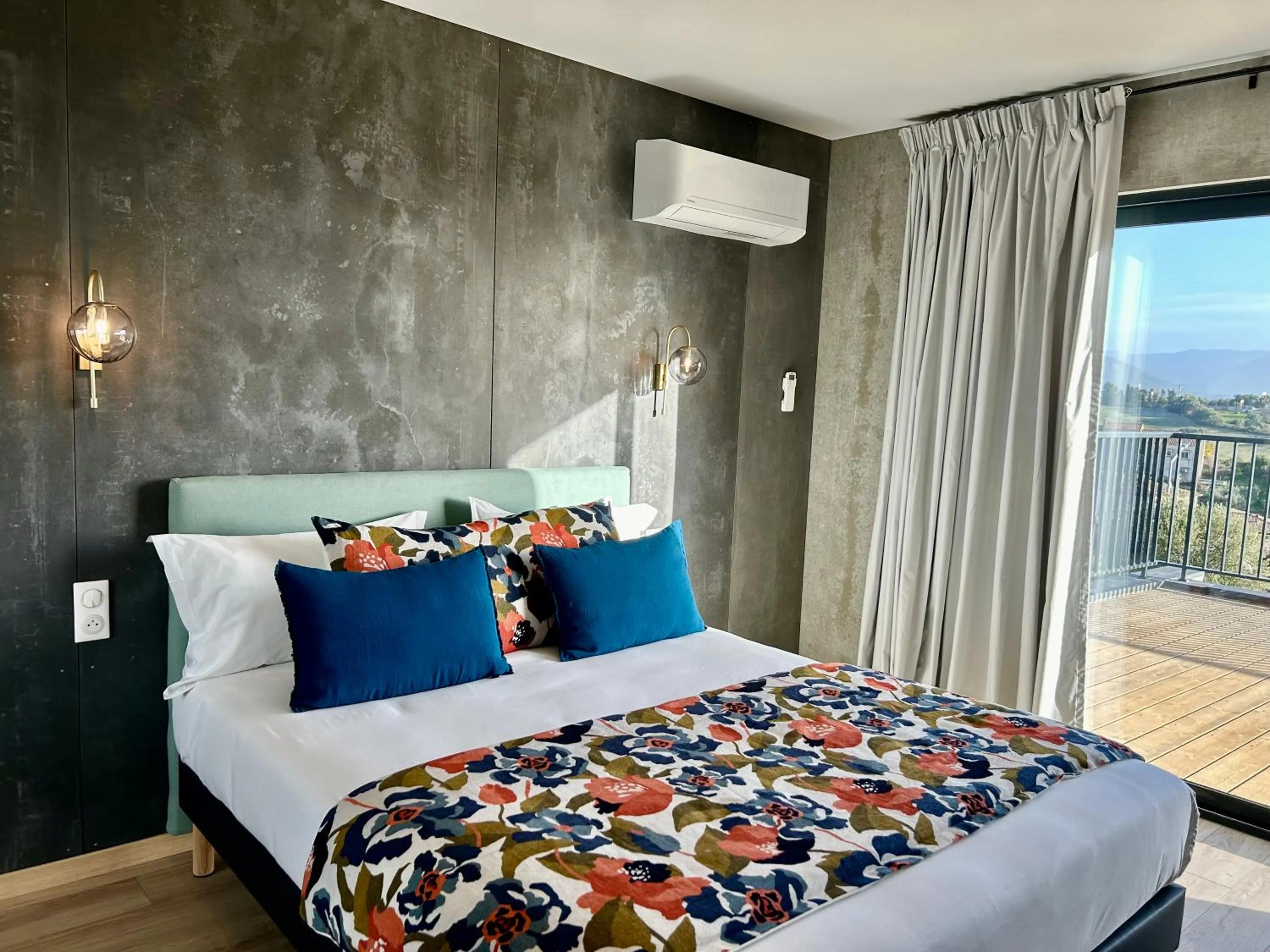 Photo of the whole room, Bed in Hôtel Casa Matteu