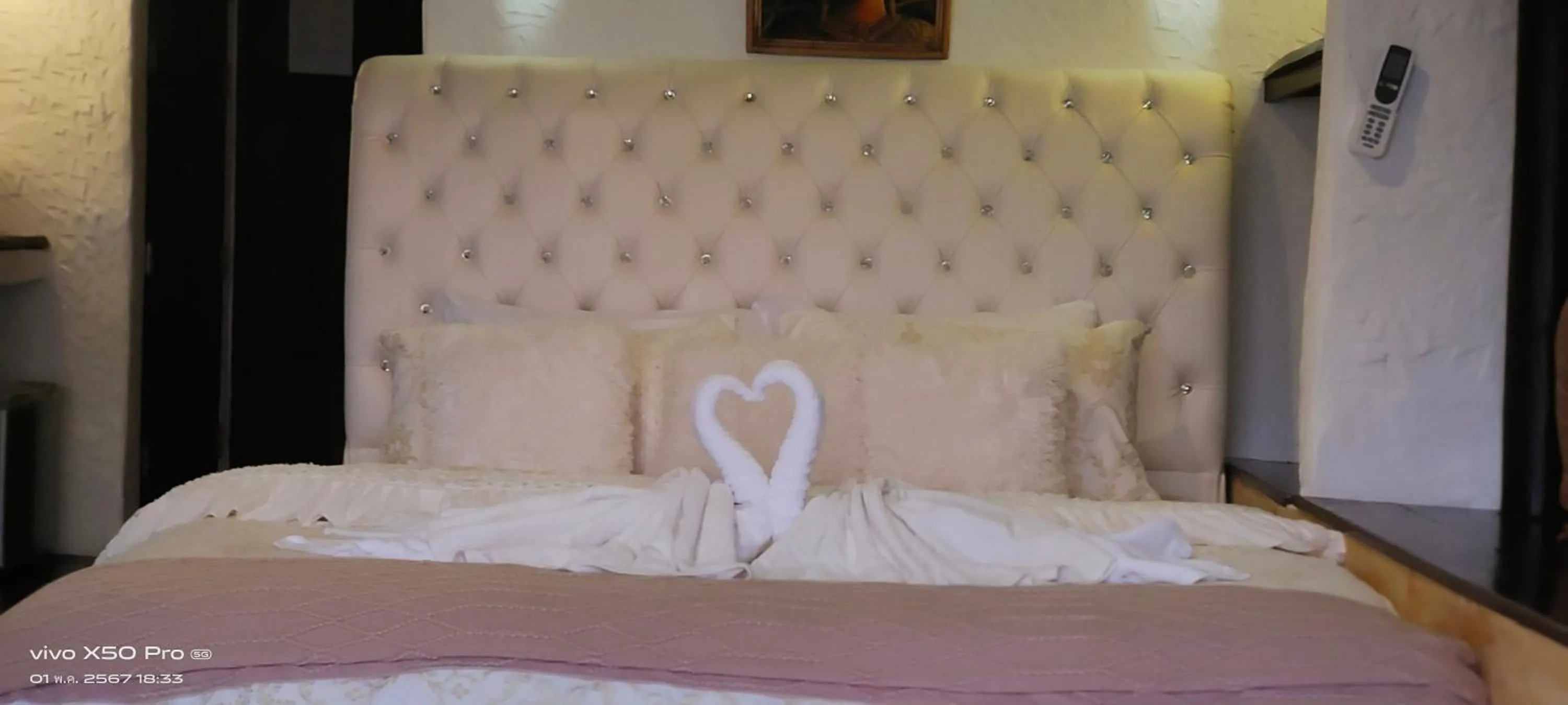 Photo of the whole room, Bed in Clear View Resort